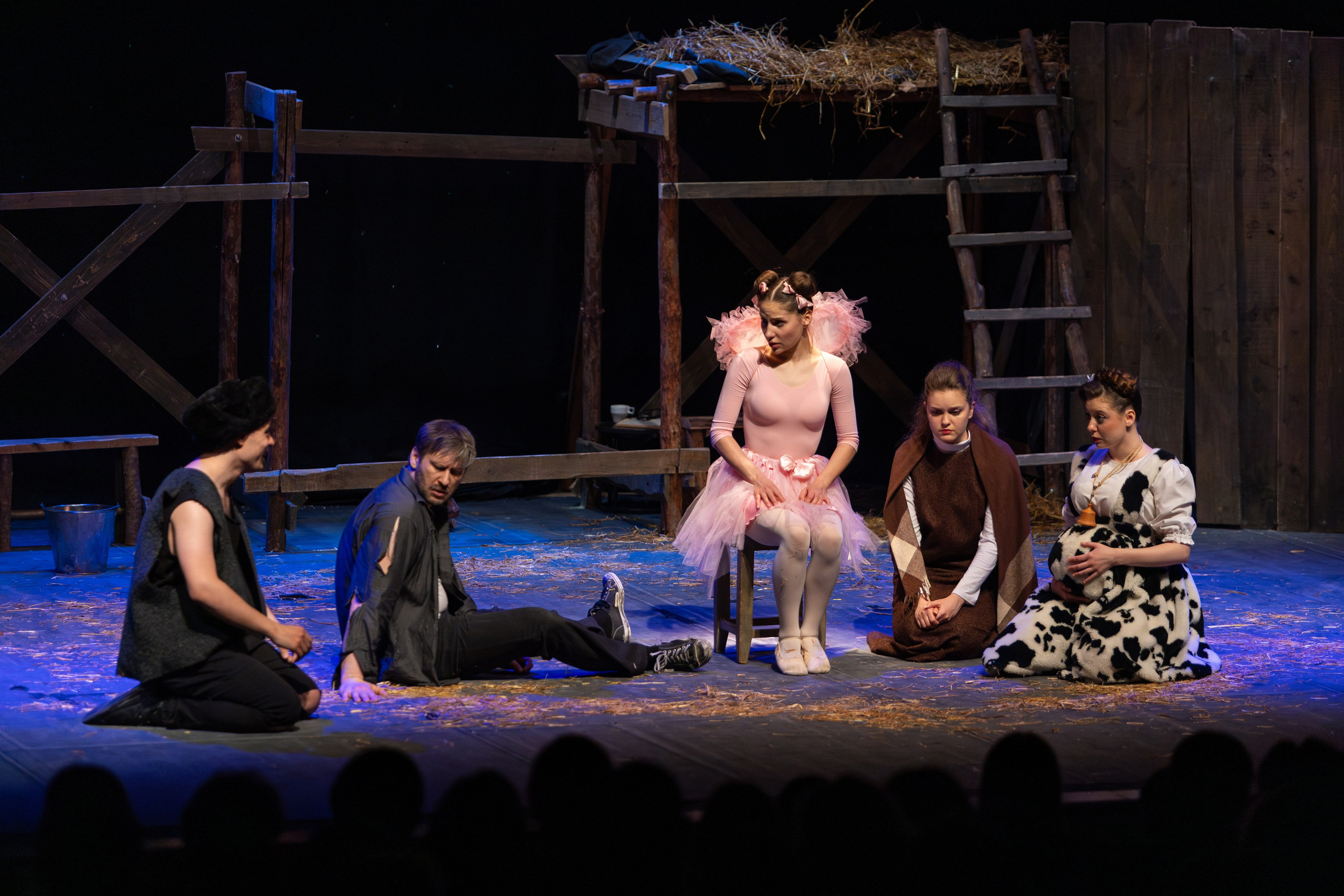 Театр белорусской армии «Очень простая история». Профессиональный интерьерный и репортажный фотограф Минск и РБ. Максим Орлов