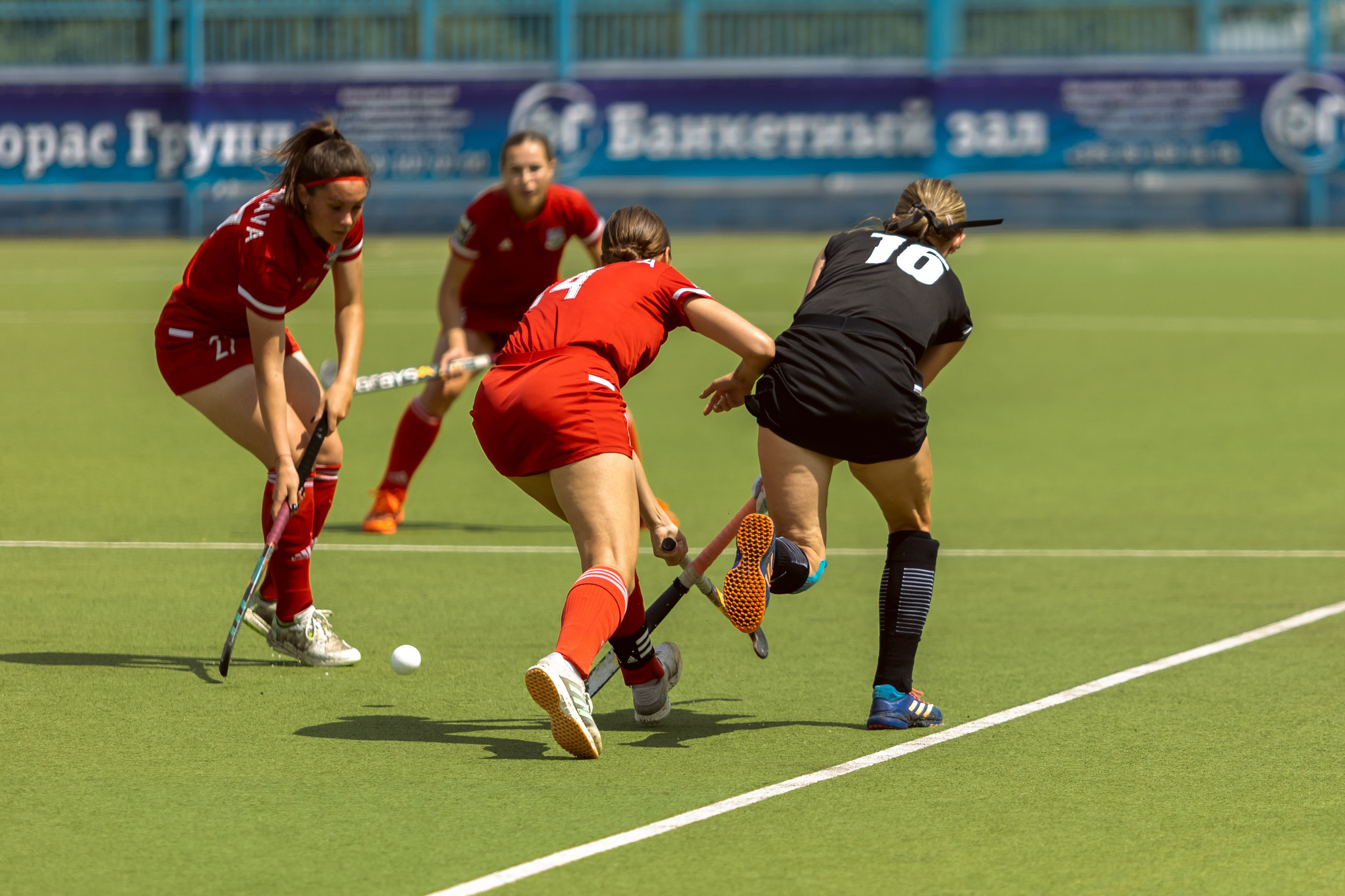 Хоккей на траве. Девушки. Минск — Виктория. 16.06.2024. Профессиональный интерьерный и репортажный фотограф Минск и РБ. Максим Орлов