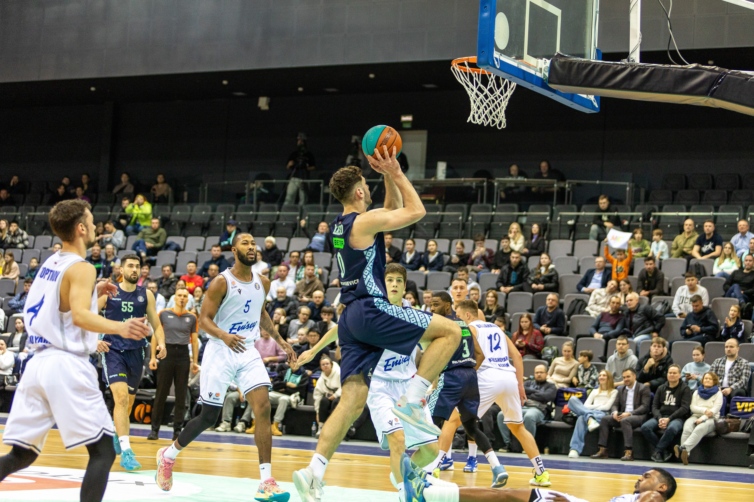 Баскетбол. Лучшие кадры. Минск — Енисей. 11.12.2023. Профессиональный интерьерный и репортажный фотограф Минск и РБ. Максим Орлов