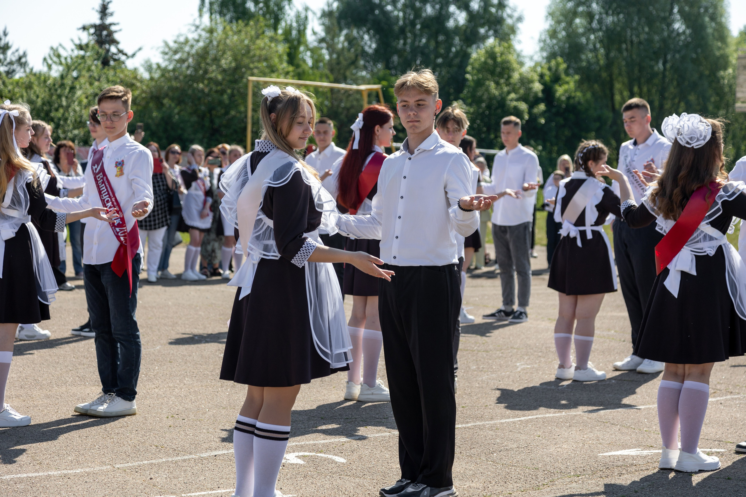 Выпускной в Жодино 2023. Профессиональный интерьерный и репортажный фотограф Минск и РБ. Максим Орлов