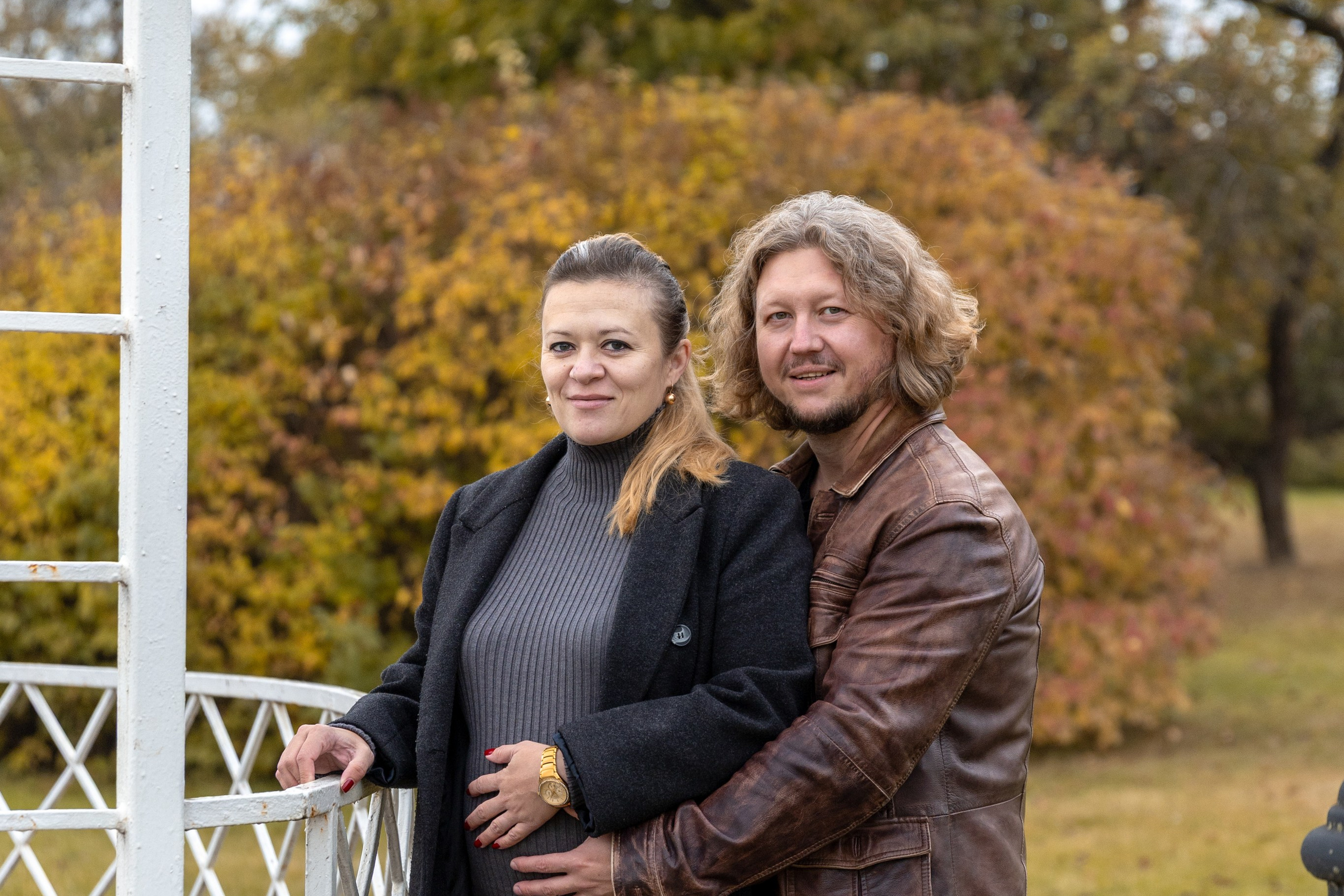 Олег и Марина. В ожидании. Фотосъемка в парке. Профессиональный интерьерный и репортажный фотограф Минск и РБ. Максим Орлов