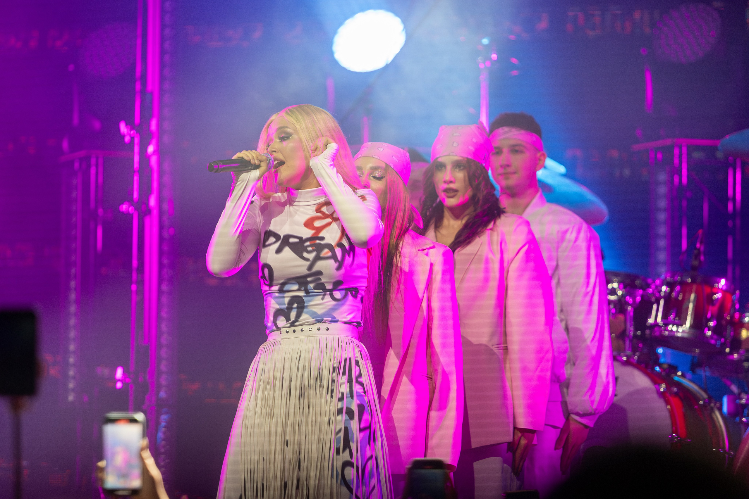 Концерт Насти Кравченко. Профессиональный интерьерный и репортажный фотограф Минск и РБ. Максим Орлов