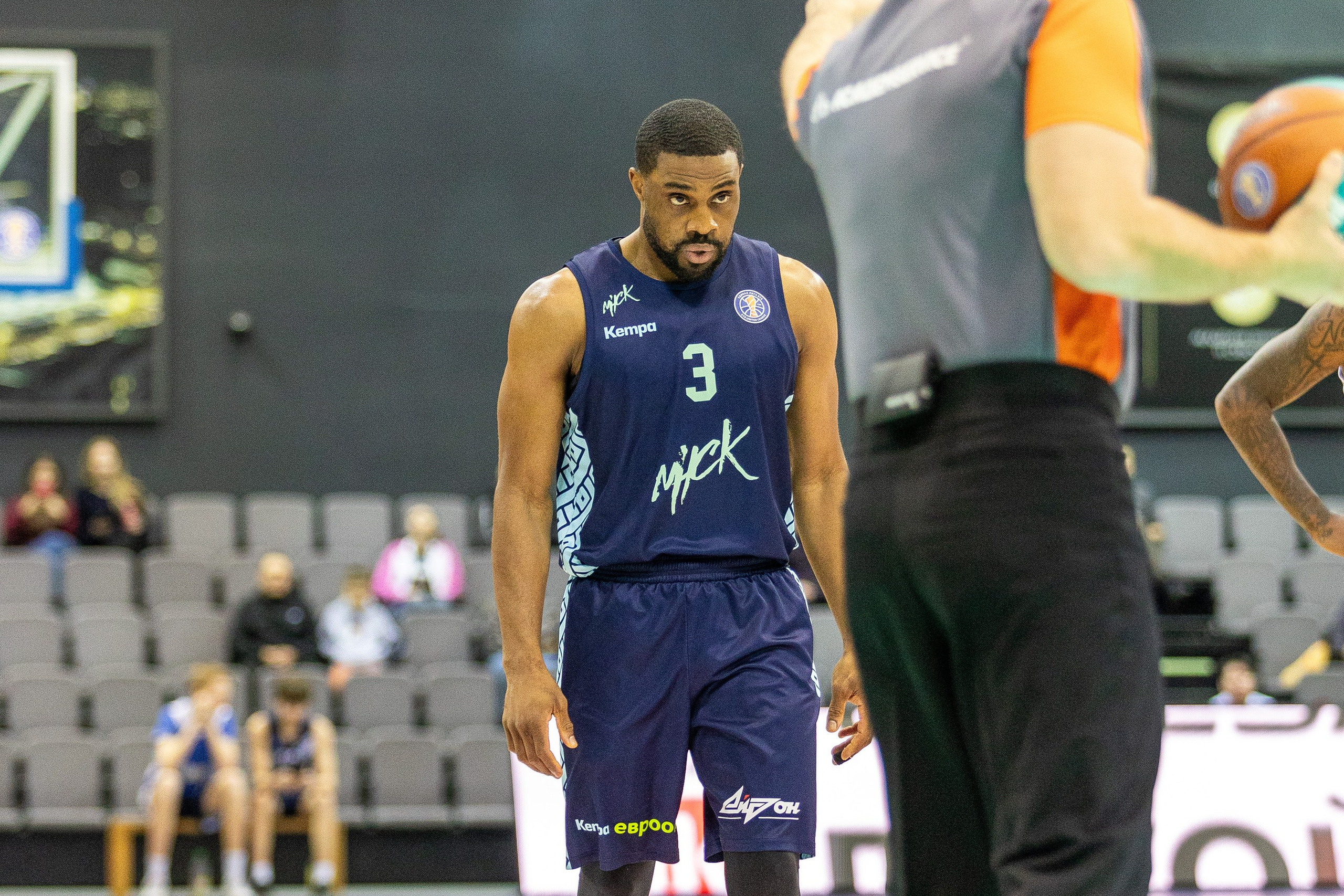 Баскетбол. Лучшие кадры. Минск — Енисей. 11.12.2023. Профессиональный интерьерный и репортажный фотограф Минск и РБ. Максим Орлов