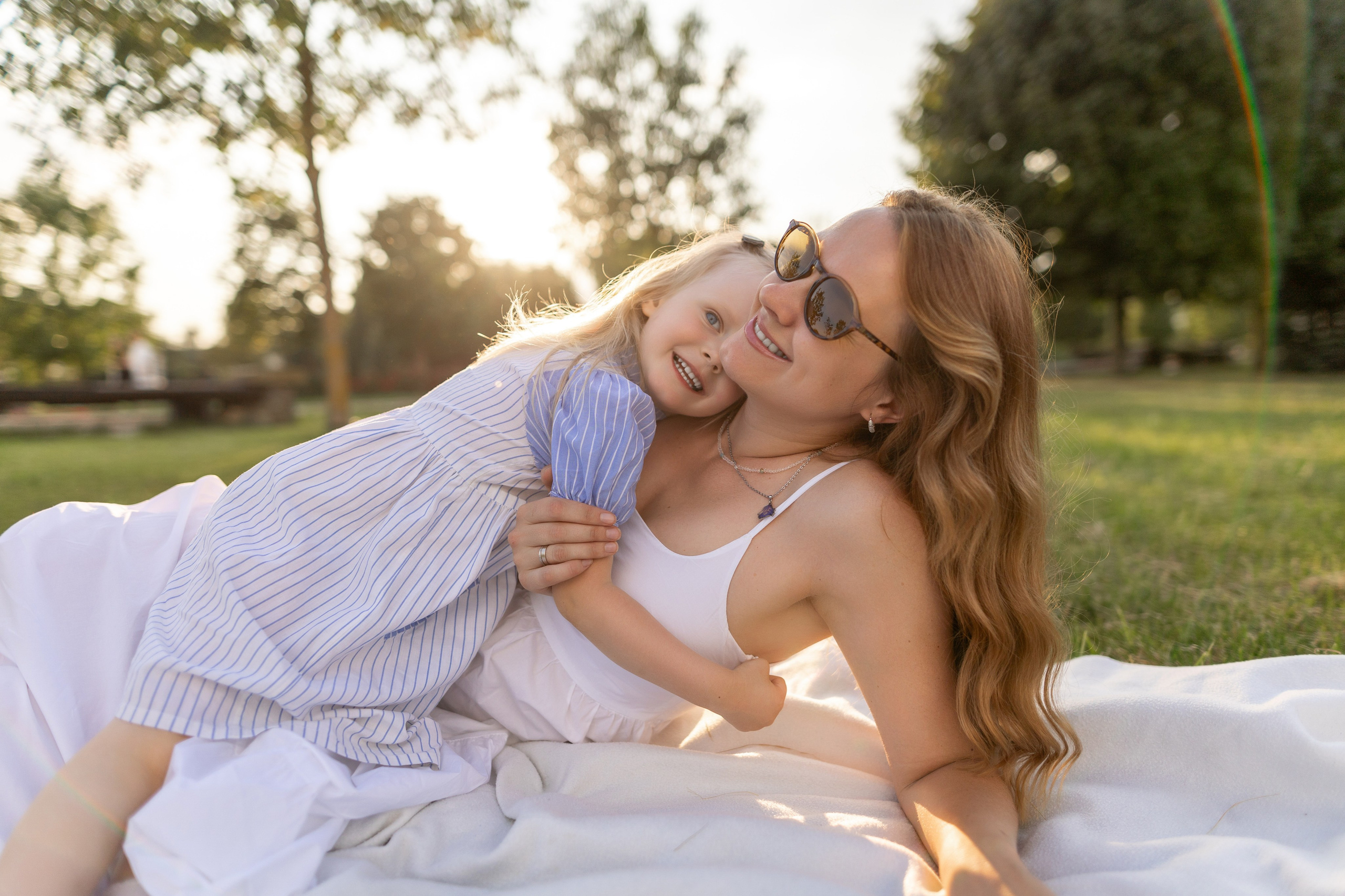 Стеша с мамой. Профессиональный интерьерный и репортажный фотограф Минск и РБ. Максим Орлов