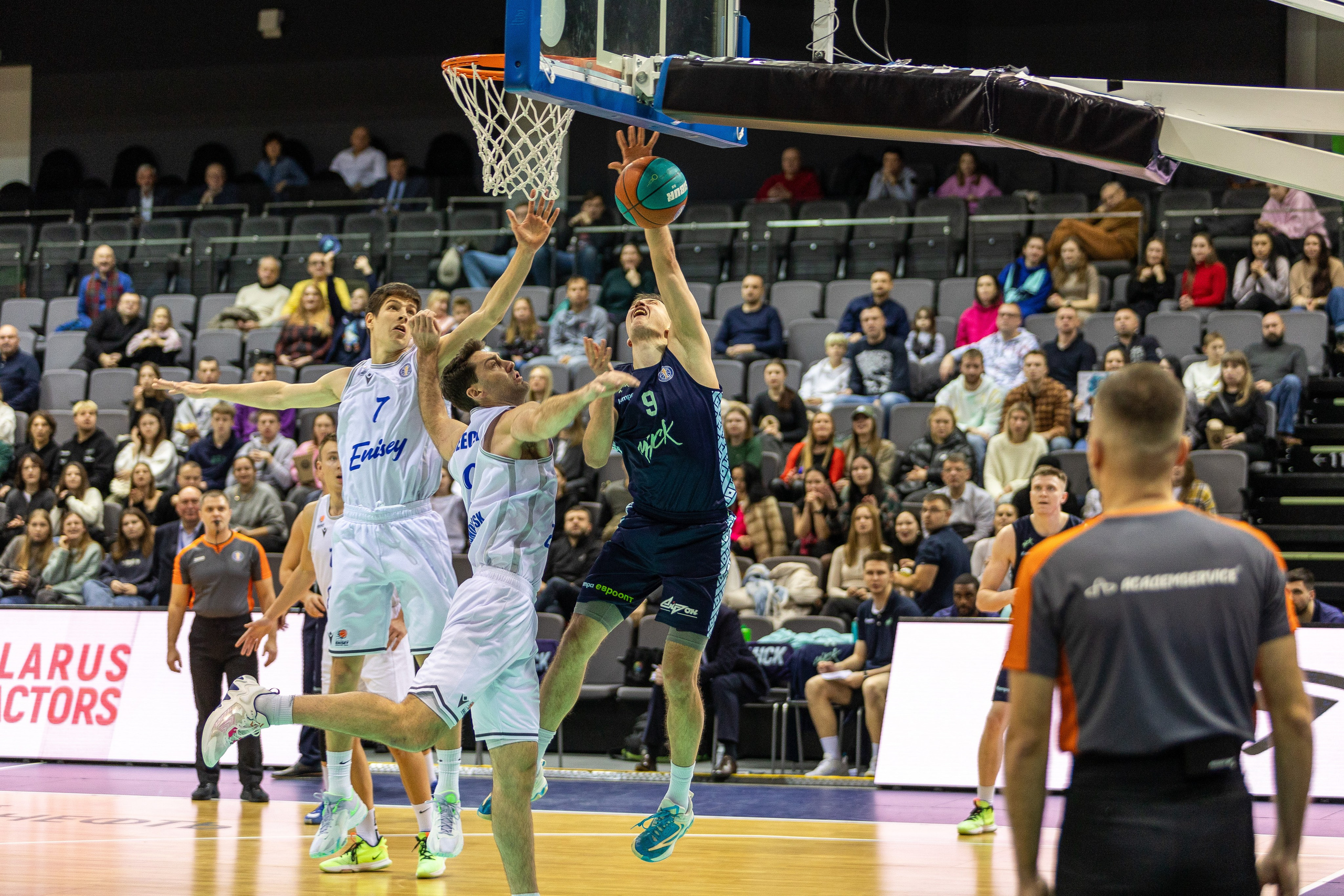 Баскетбол. Лучшие кадры. Минск — Енисей. 11.12.2023. Профессиональный интерьерный и репортажный фотограф Минск и РБ. Максим Орлов
