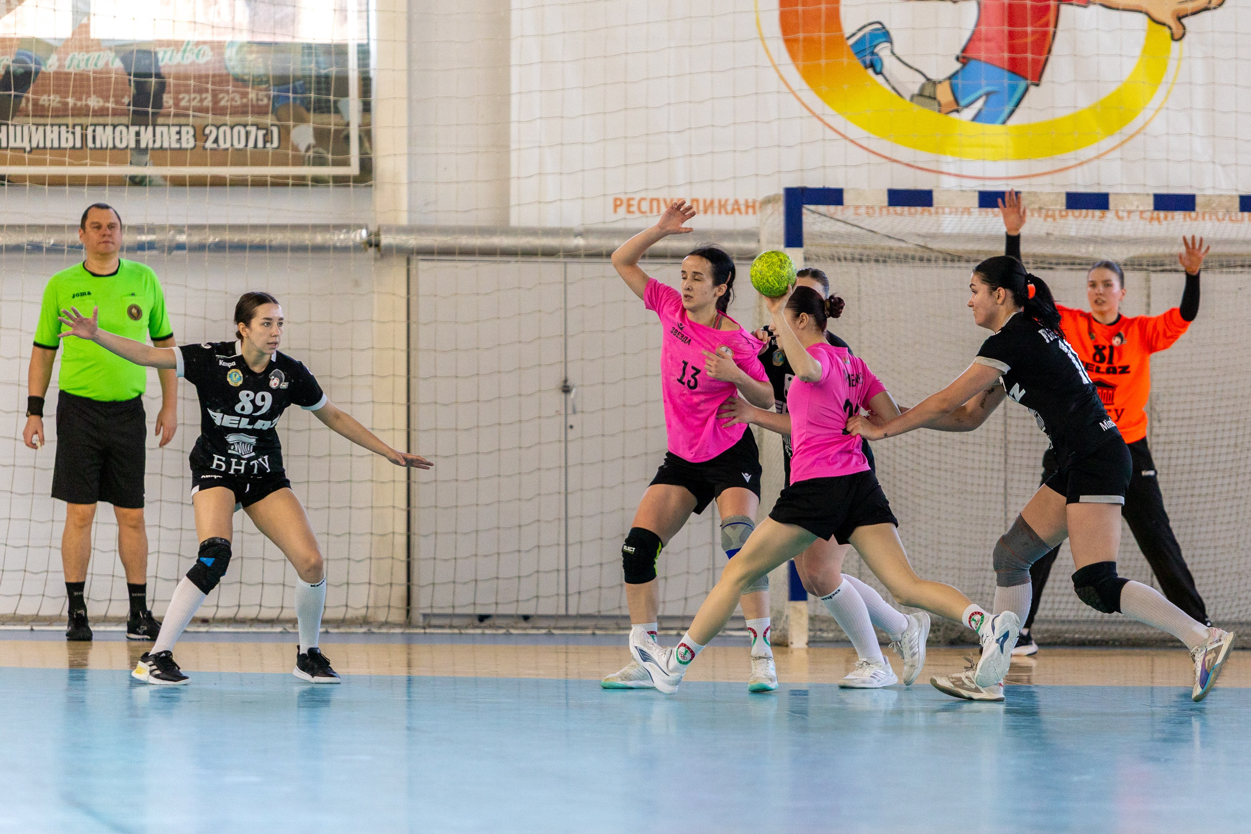 Женский гандбол. Лучшие кадры. БНТУ — Звезда. 08.02.2025. Профессиональный интерьерный и репортажный фотограф Минск и РБ. Максим Орлов