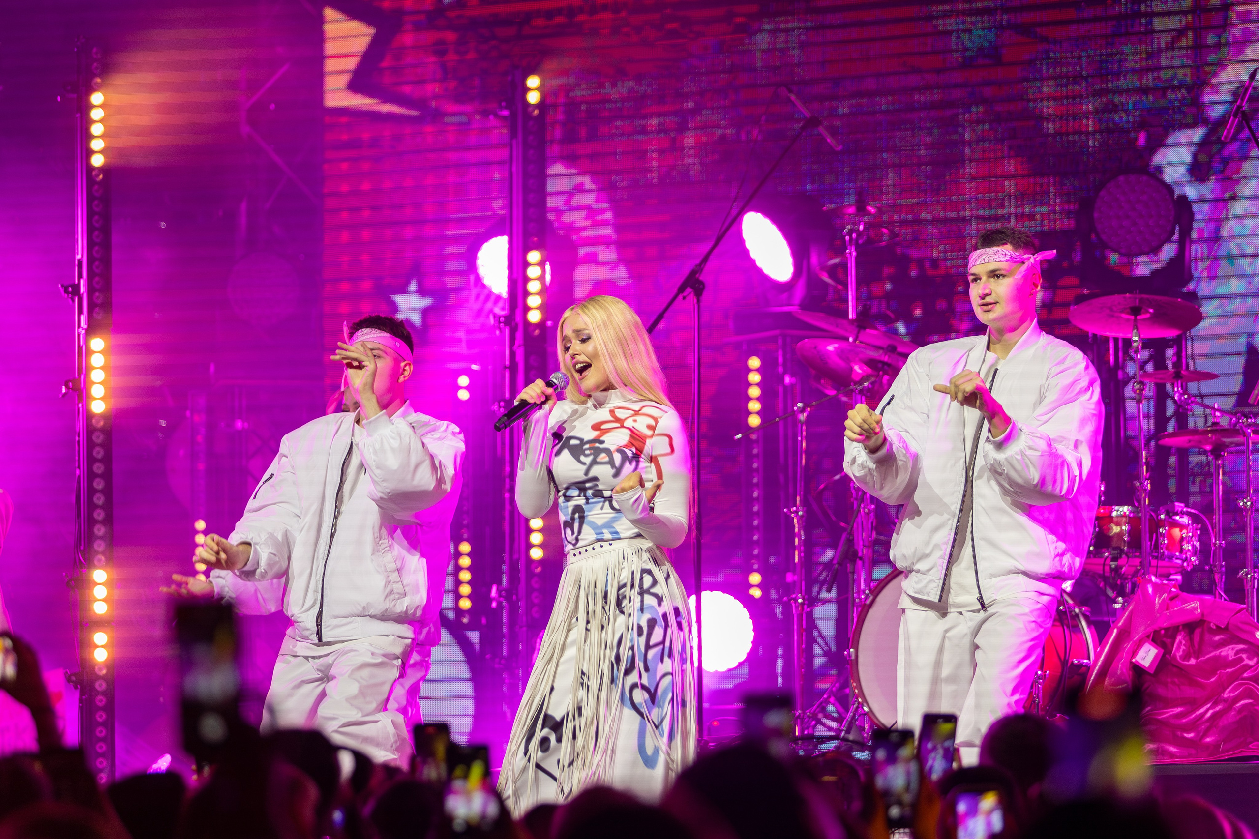 Концерт Насти Кравченко. Профессиональный интерьерный и репортажный фотограф Минск и РБ. Максим Орлов