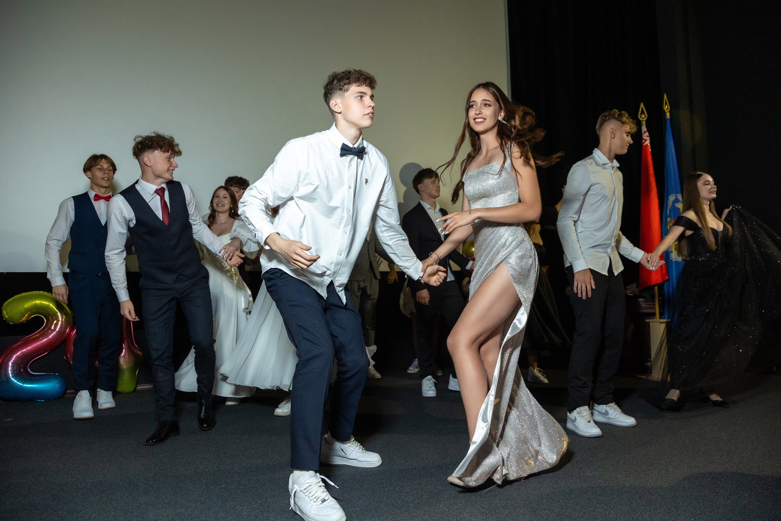 Вручение дипломов. 47 школа. Профессиональный интерьерный и репортажный фотограф Минск и РБ. Максим Орлов