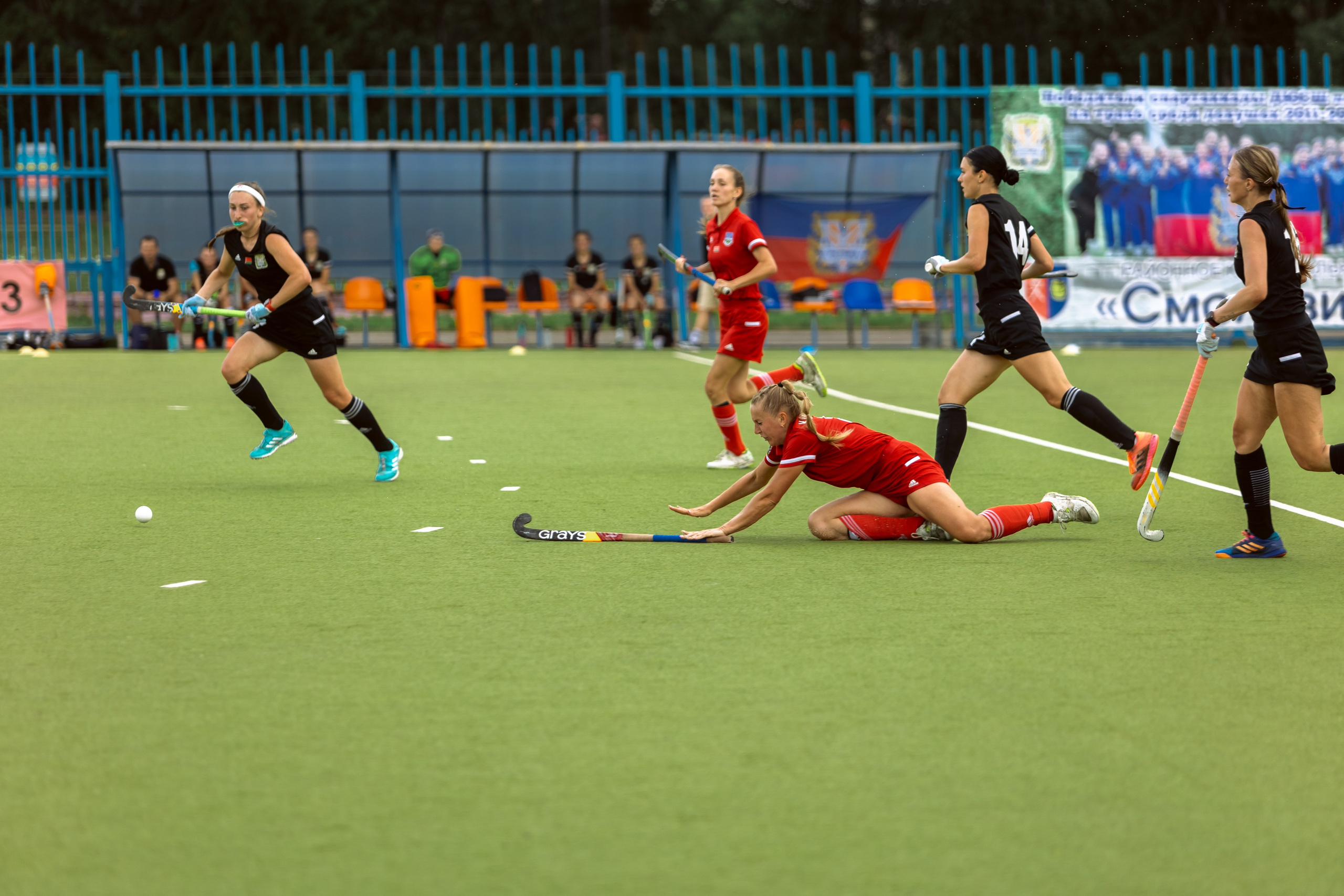 Хоккей на траве. Девушки. Минск — Виктория. 16.06.2024. Профессиональный интерьерный и репортажный фотограф Минск и РБ. Максим Орлов