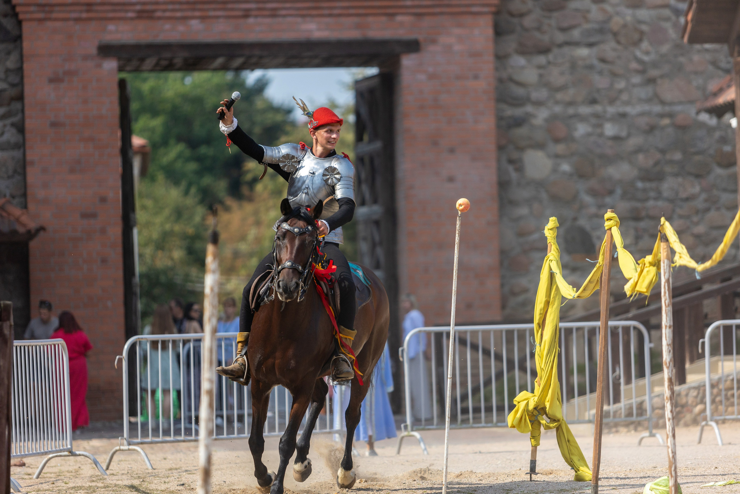 Выступление «Золотой шпоры» на празднике города Лиды. Профессиональный интерьерный и репортажный фотограф Минск и РБ. Максим Орлов
