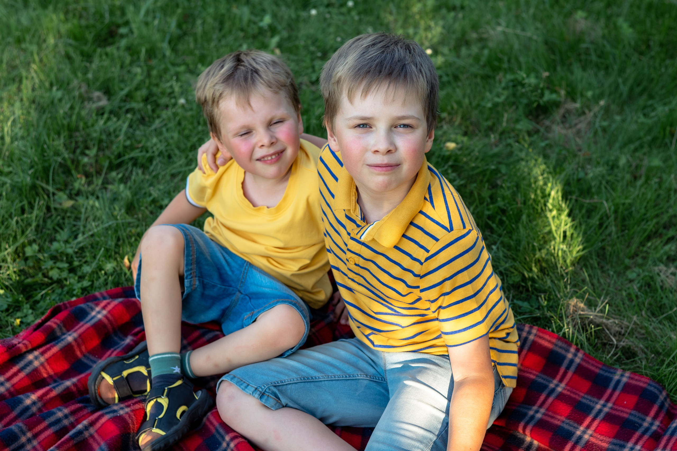 Максим, Алеся и их дети (Кирим, Федя и Зоя). Профессиональный интерьерный и репортажный фотограф Минск и РБ. Максим Орлов