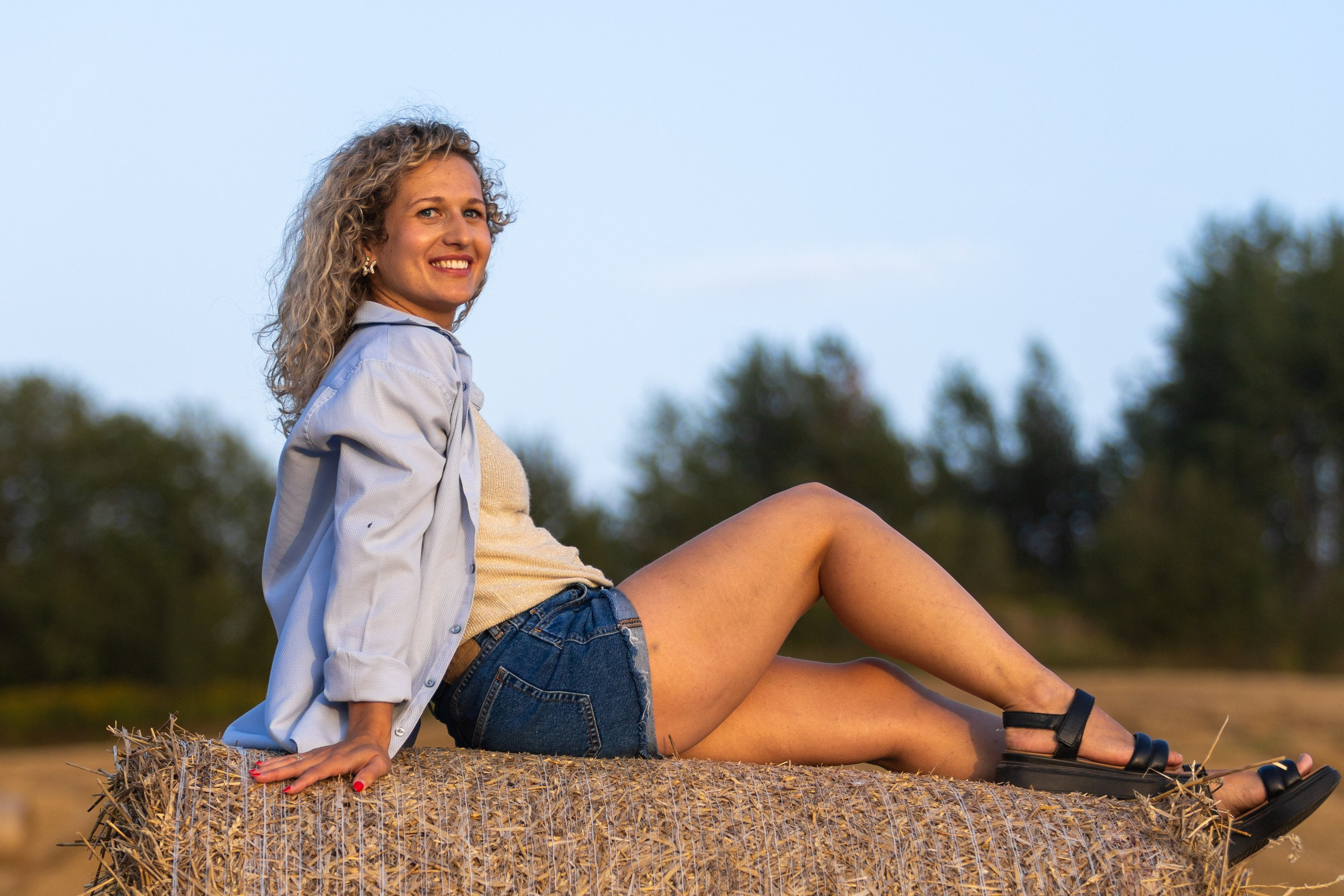 Фотосъемка в поле с Кристиной. Профессиональный интерьерный и репортажный фотограф Минск и РБ. Максим Орлов