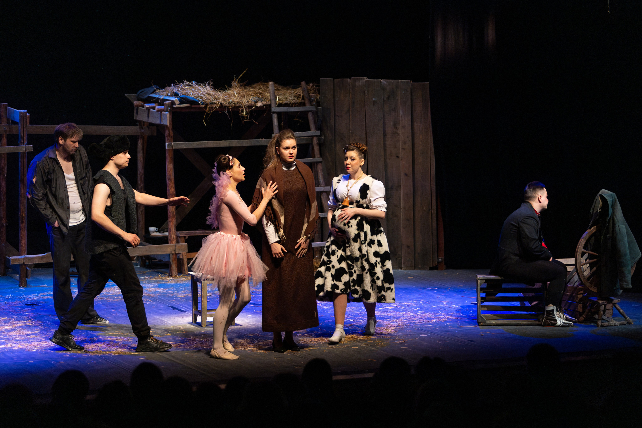 Театр белорусской армии «Очень простая история». Профессиональный интерьерный и репортажный фотограф Минск и РБ. Максим Орлов