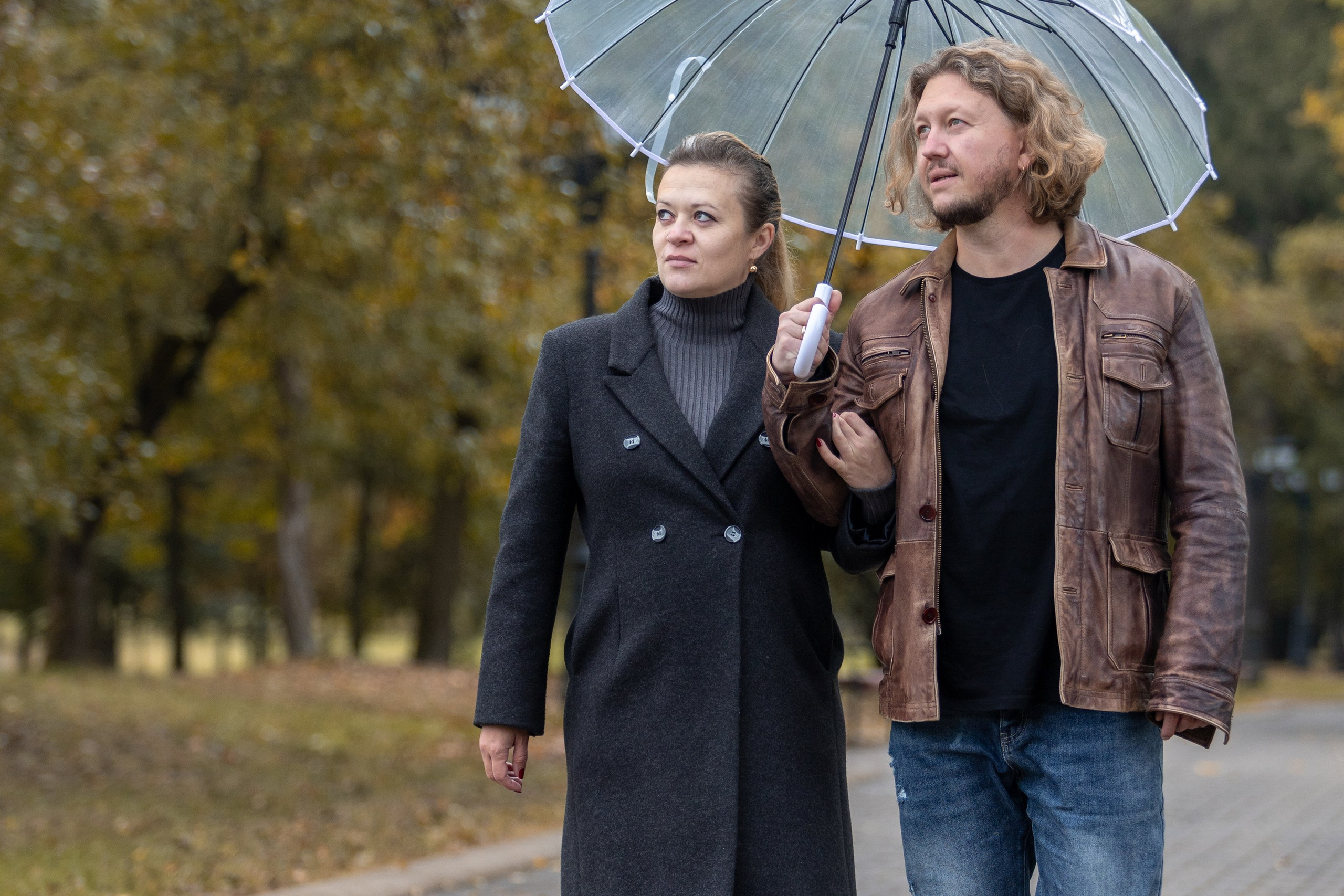 Олег и Марина. В ожидании. Фотосъемка в парке. Профессиональный интерьерный и репортажный фотограф Минск и РБ. Максим Орлов