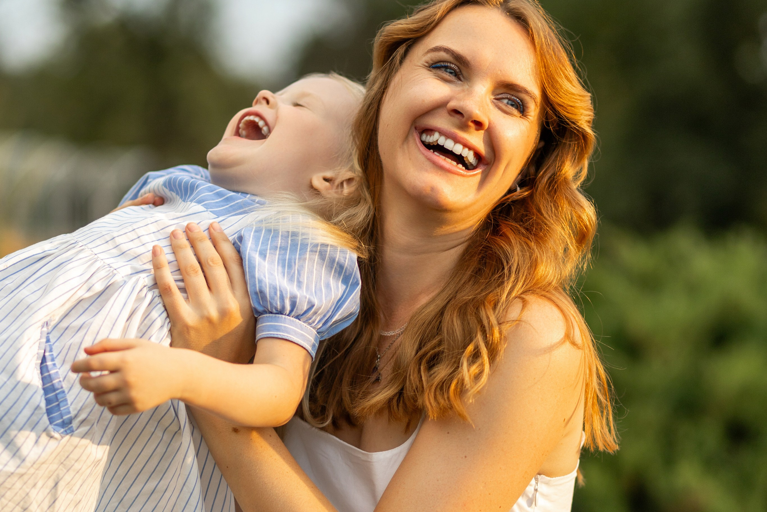 Стеша с мамой. Профессиональный интерьерный и репортажный фотограф Минск и РБ. Максим Орлов