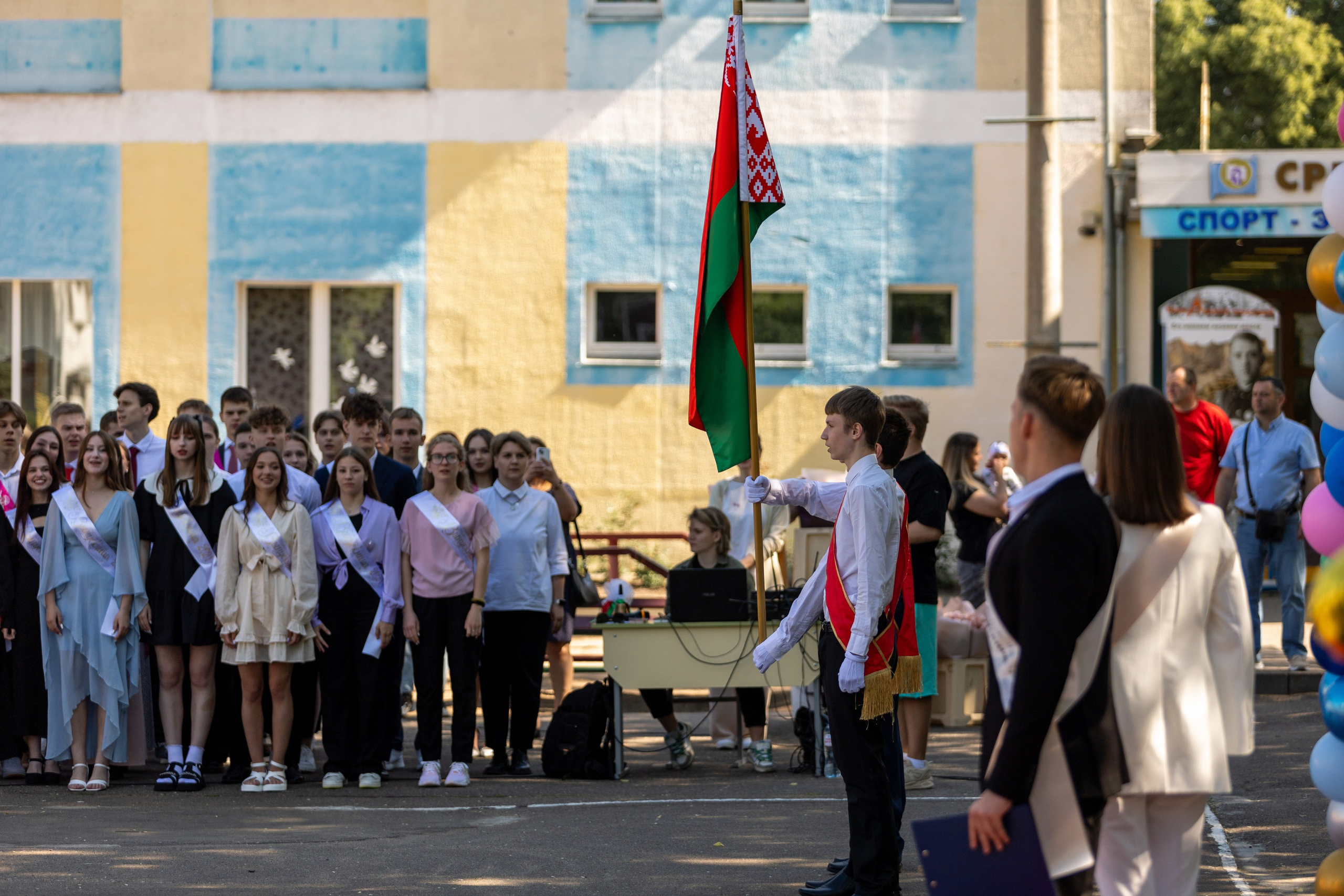 Школа 47. Последний звонок. Профессиональный интерьерный и репортажный фотограф Минск и РБ. Максим Орлов