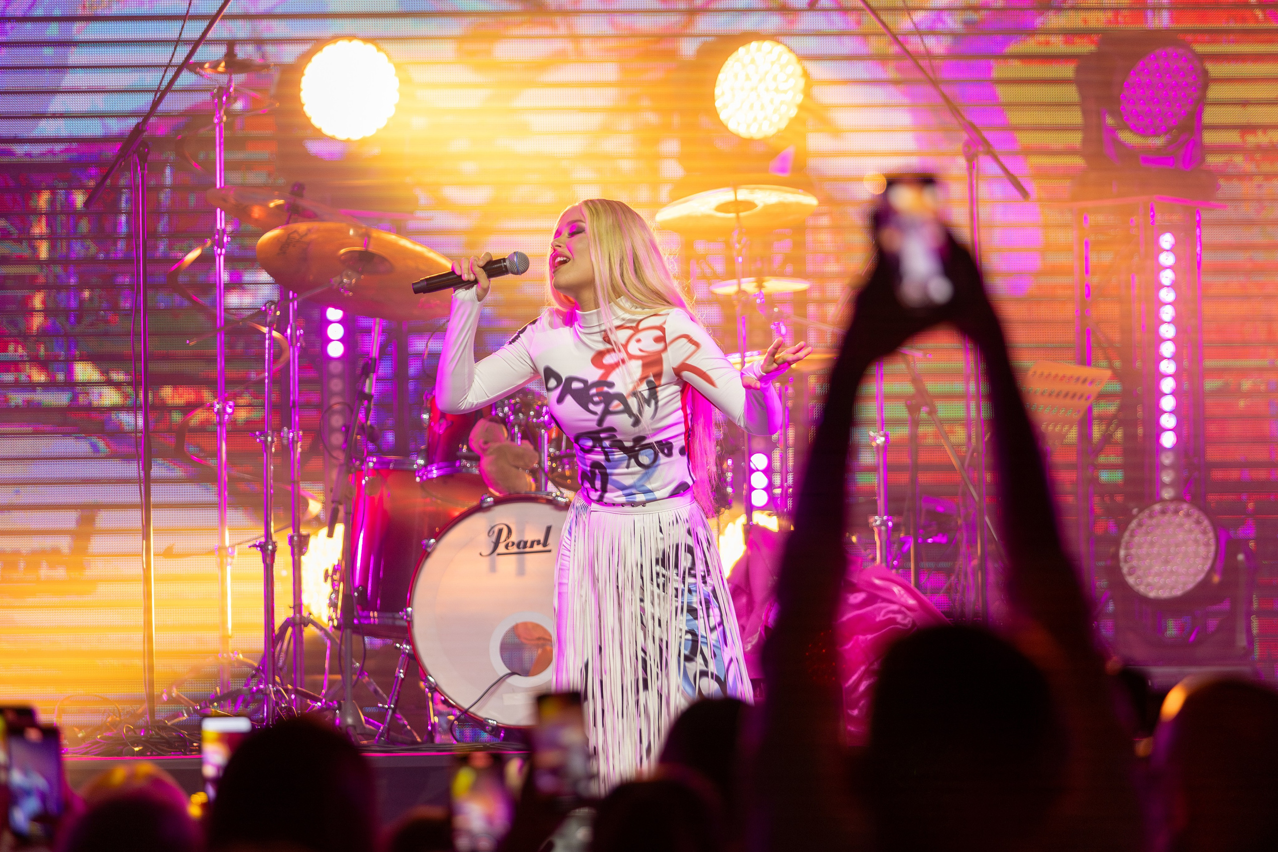 Концерт Насти Кравченко. Профессиональный интерьерный и репортажный фотограф Минск и РБ. Максим Орлов