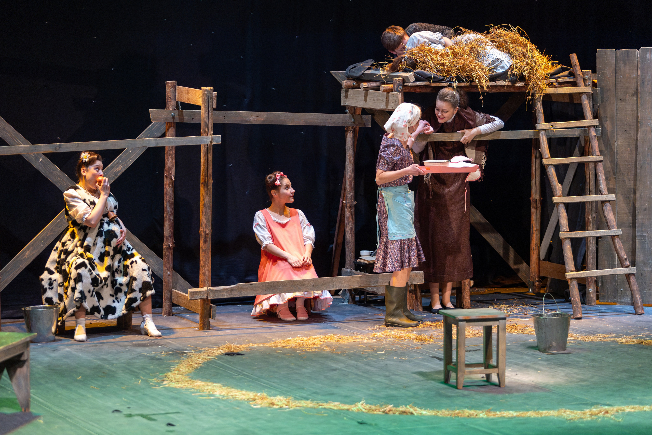 Театр белорусской армии «Очень простая история». Профессиональный интерьерный и репортажный фотограф Минск и РБ. Максим Орлов