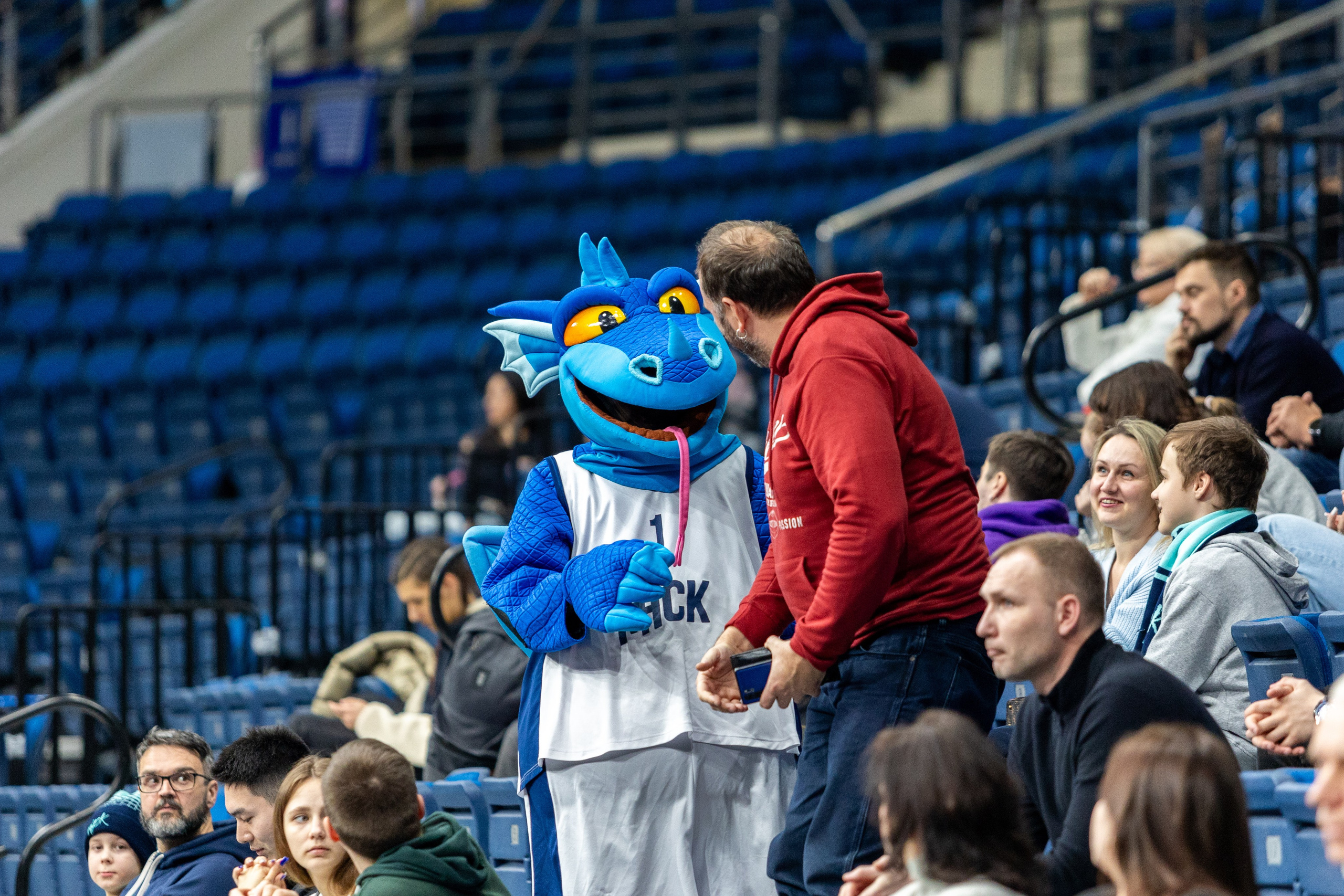 Баскетбол. Лучшие кадры. Минск — Уралмаш 13.02.2024. Профессиональный интерьерный и репортажный фотограф Минск и РБ. Максим Орлов