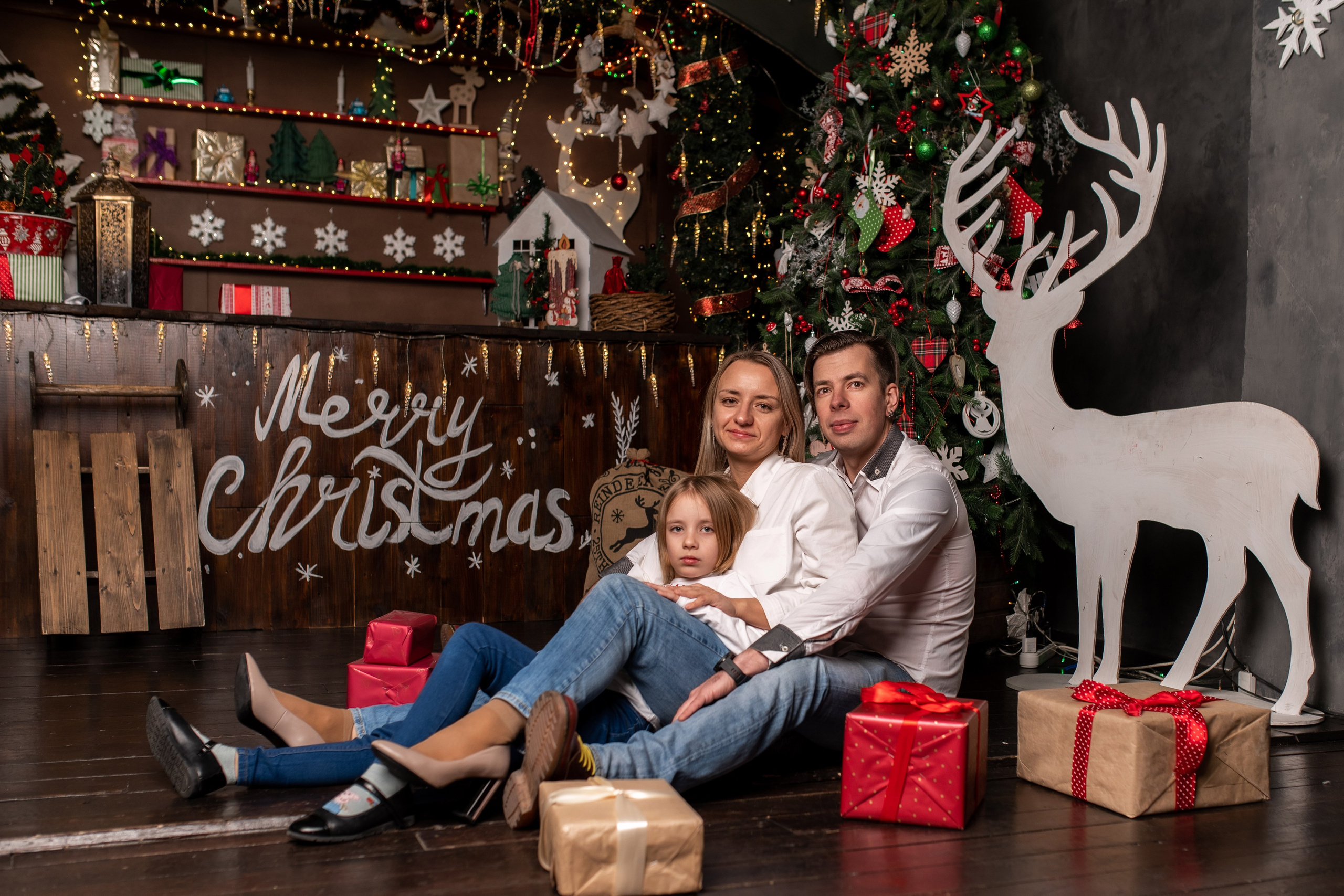 Саша, Аня и Вика (новогодняя). Профессиональный интерьерный и репортажный фотограф Минск и РБ. Максим Орлов