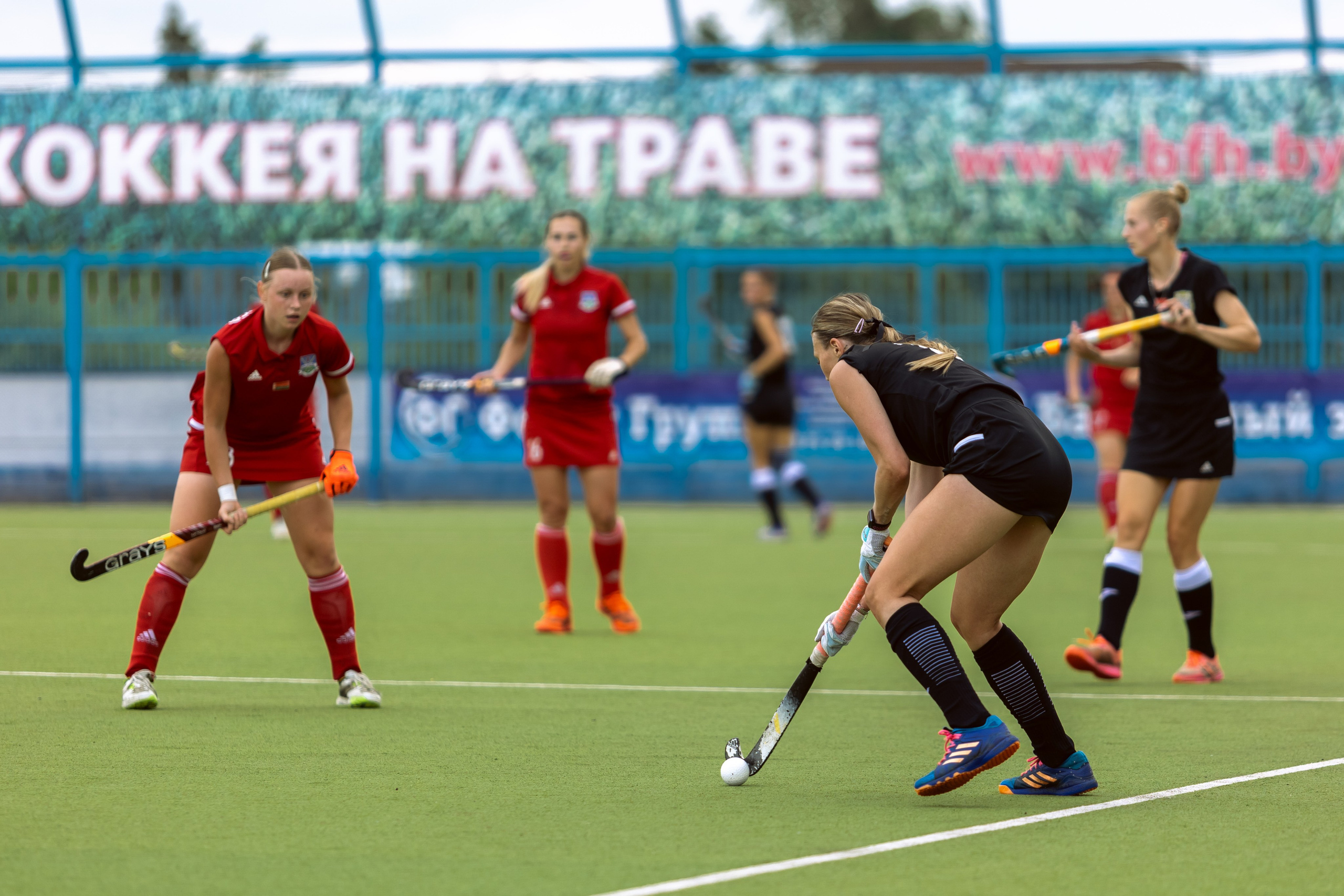 Хоккей на траве. Девушки. Минск — Виктория. 16.06.2024. Профессиональный интерьерный и репортажный фотограф Минск и РБ. Максим Орлов
