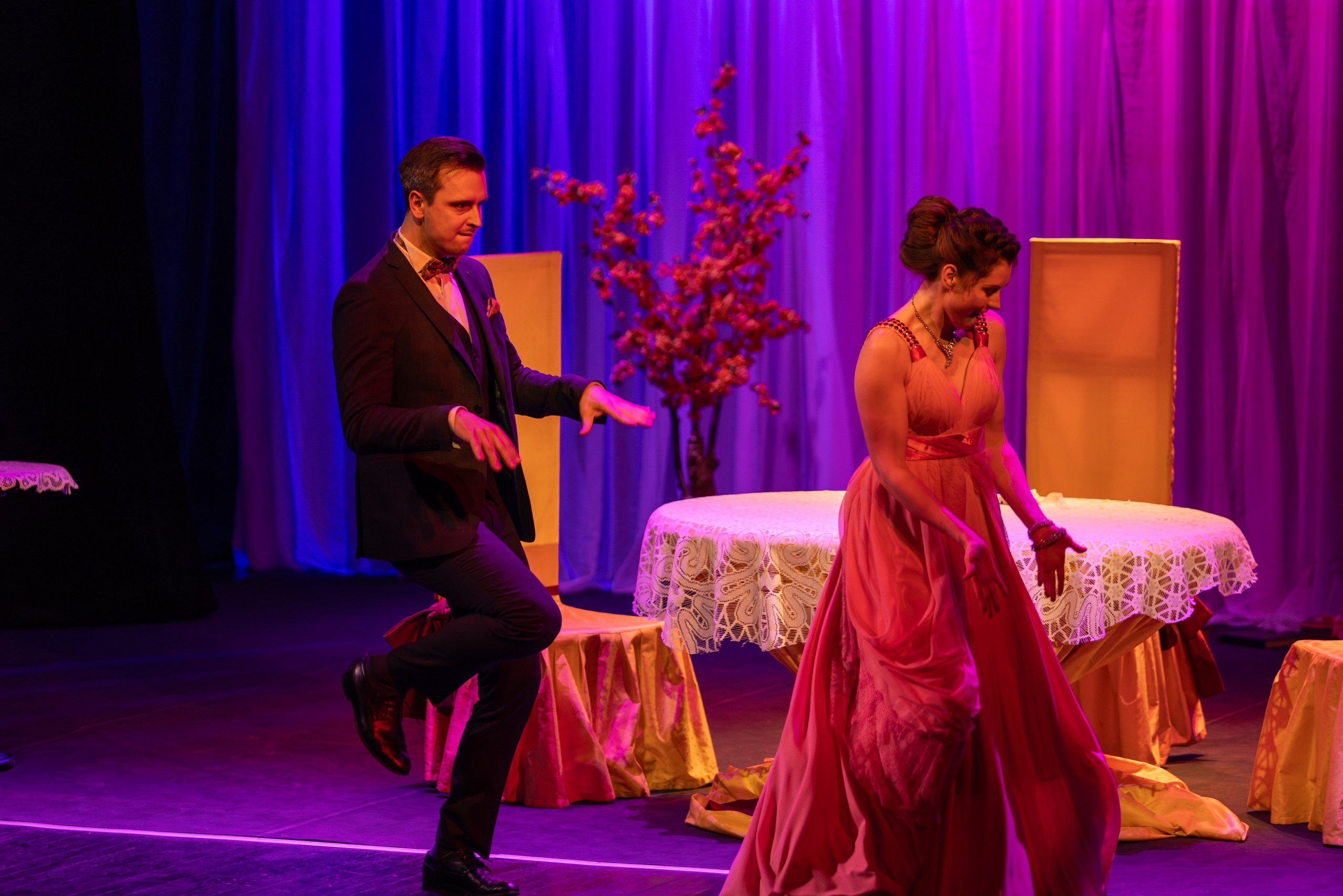 Новый театр «Как важно быть серьезным». Профессиональный интерьерный и репортажный фотограф Минск и РБ. Максим Орлов