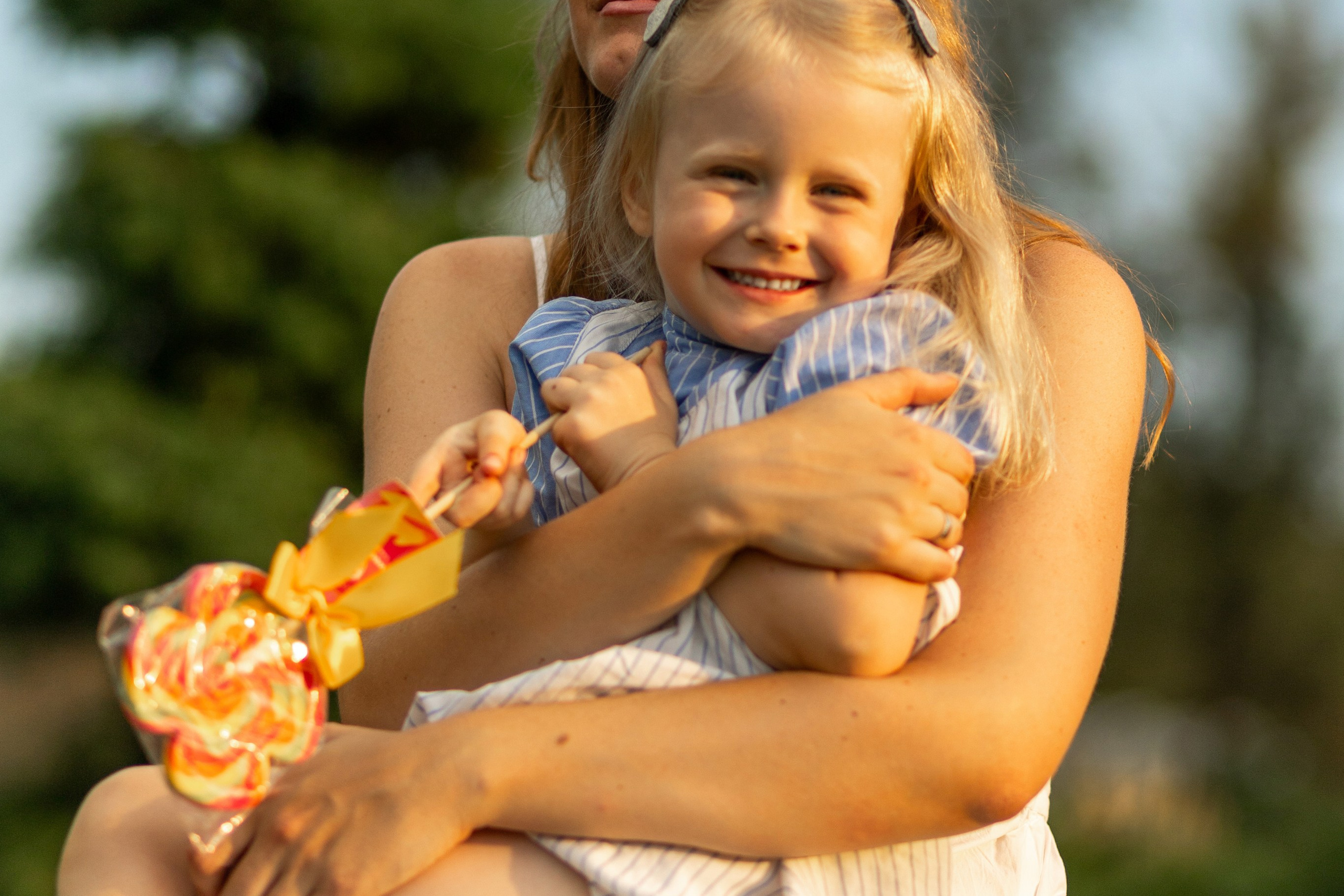 Стеша с мамой. Профессиональный интерьерный и репортажный фотограф Минск и РБ. Максим Орлов