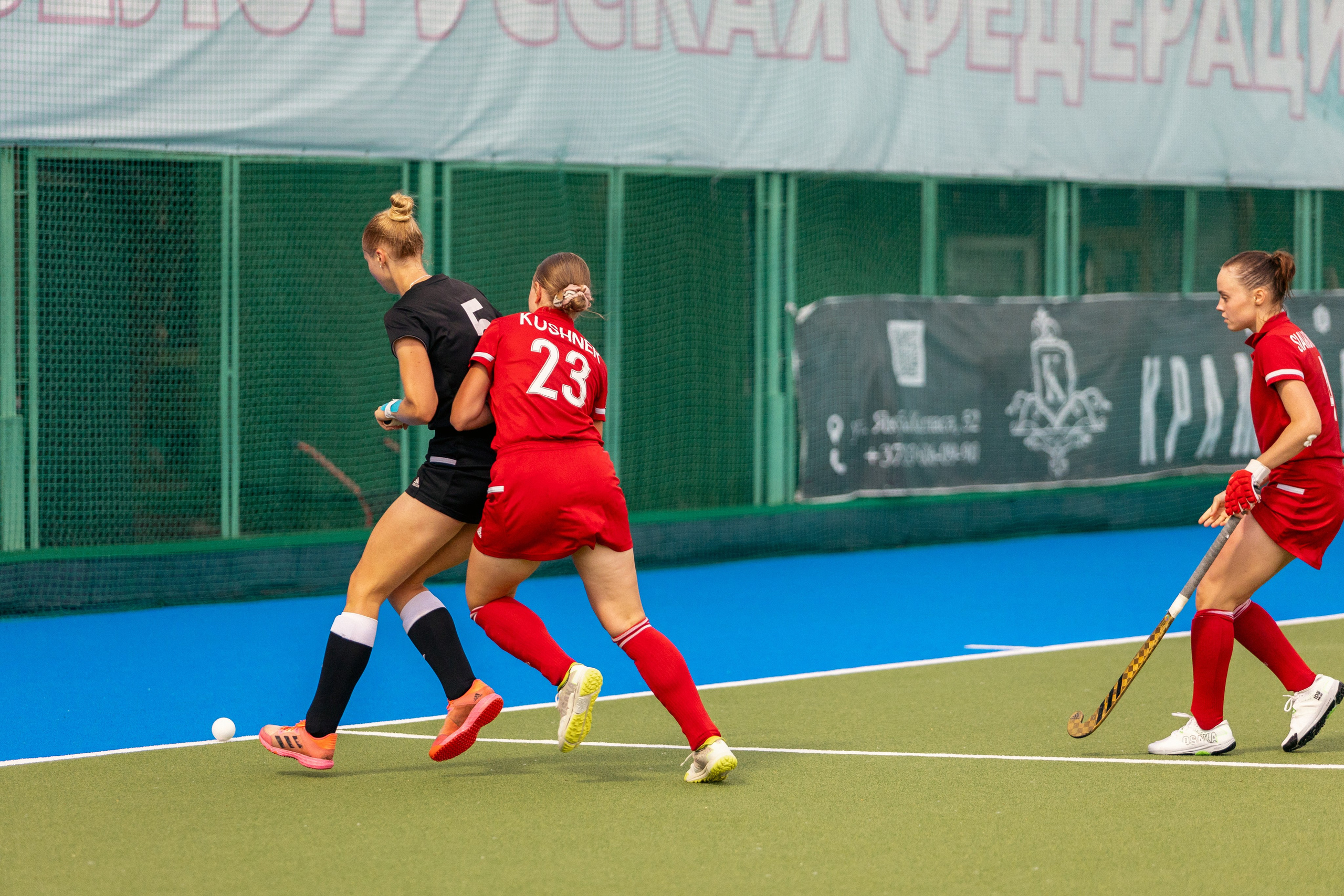 Хоккей на траве. Девушки. ХК Минск — ХК Виктория (Смолевичи) 10.06.2024. Профессиональный интерьерный и репортажный фотограф Минск и РБ. Максим Орлов