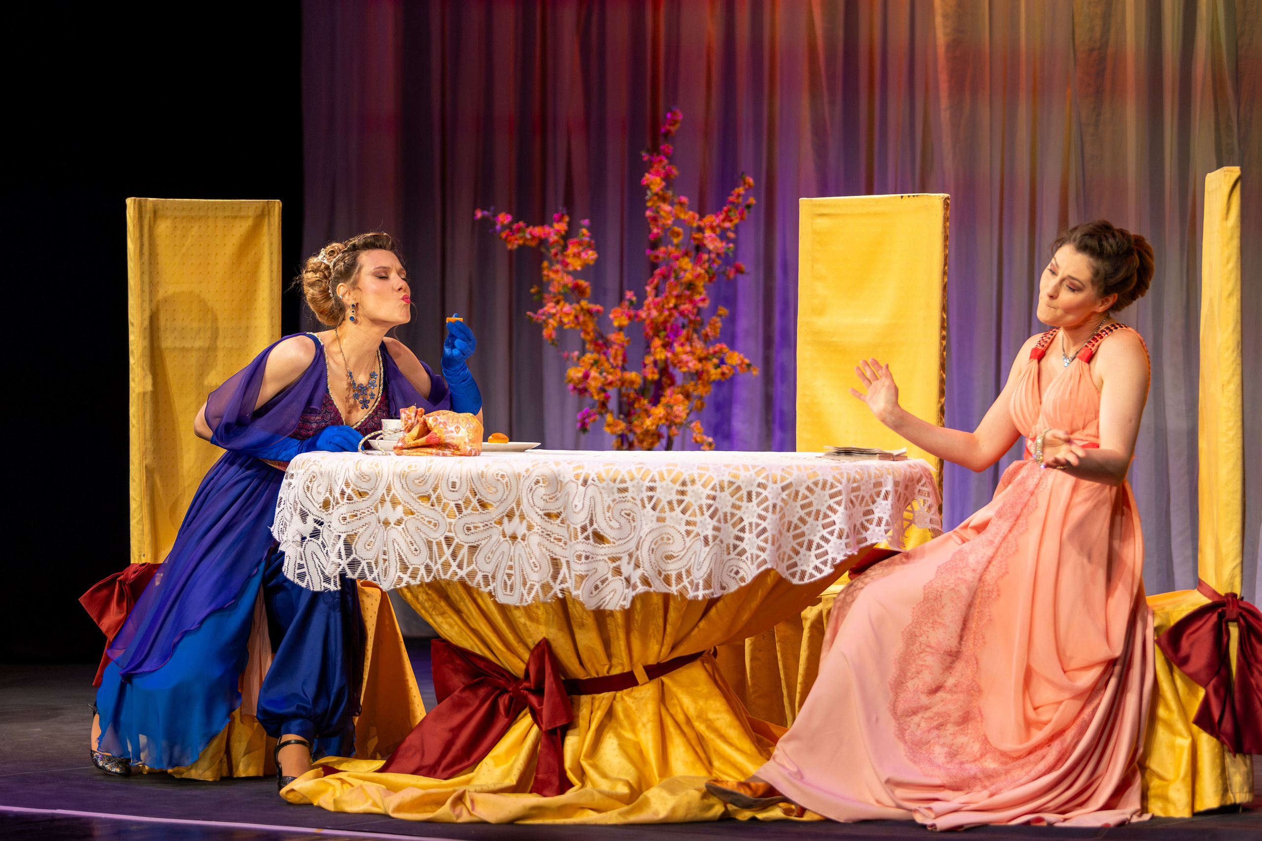 Новый театр «Как важно быть серьезным». Профессиональный интерьерный и репортажный фотограф Минск и РБ. Максим Орлов