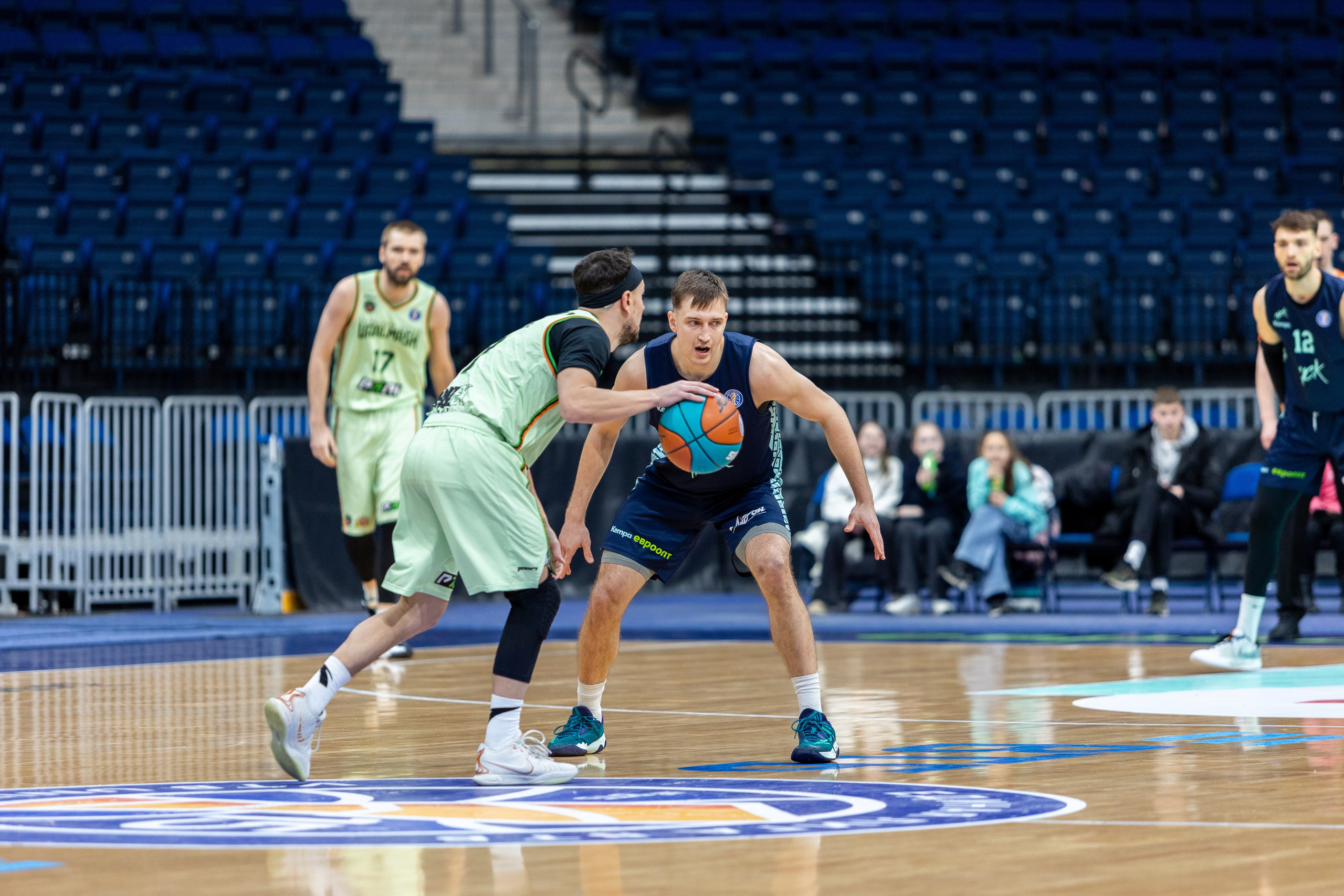 Баскетбол. Лучшие кадры. Минск — Уралмаш 13.02.2024. Профессиональный интерьерный и репортажный фотограф Минск и РБ. Максим Орлов