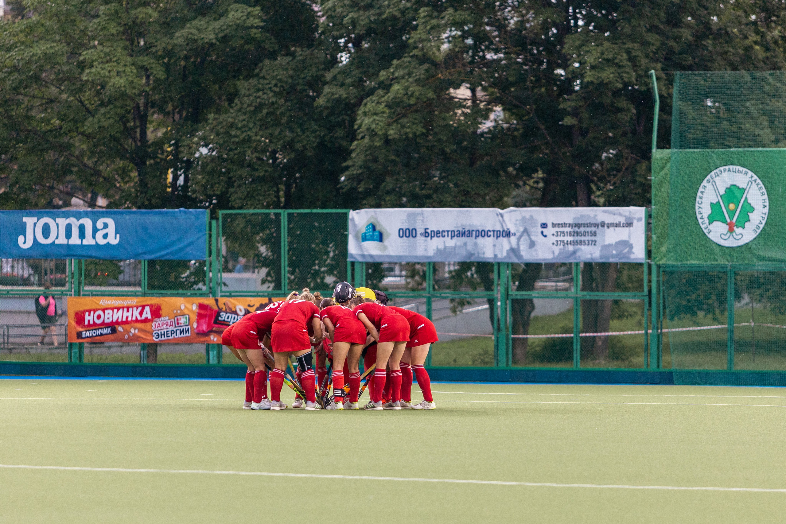 Хоккей на траве. Девушки. ХК Минск — ХК Виктория (Смолевичи) 10.06.2024. Профессиональный интерьерный и репортажный фотограф Минск и РБ. Максим Орлов