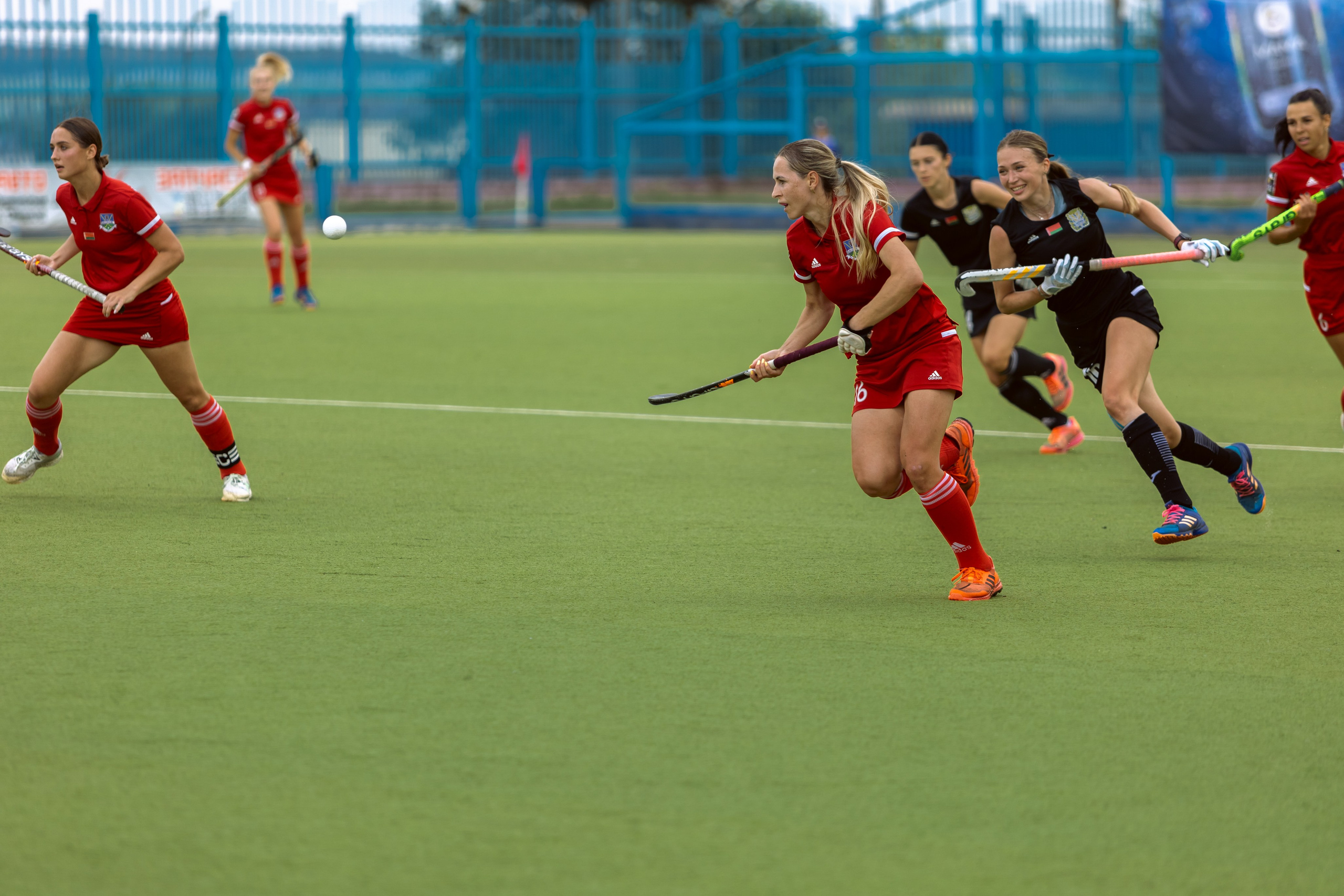 Хоккей на траве. Девушки. Минск — Виктория. 16.06.2024. Профессиональный интерьерный и репортажный фотограф Минск и РБ. Максим Орлов