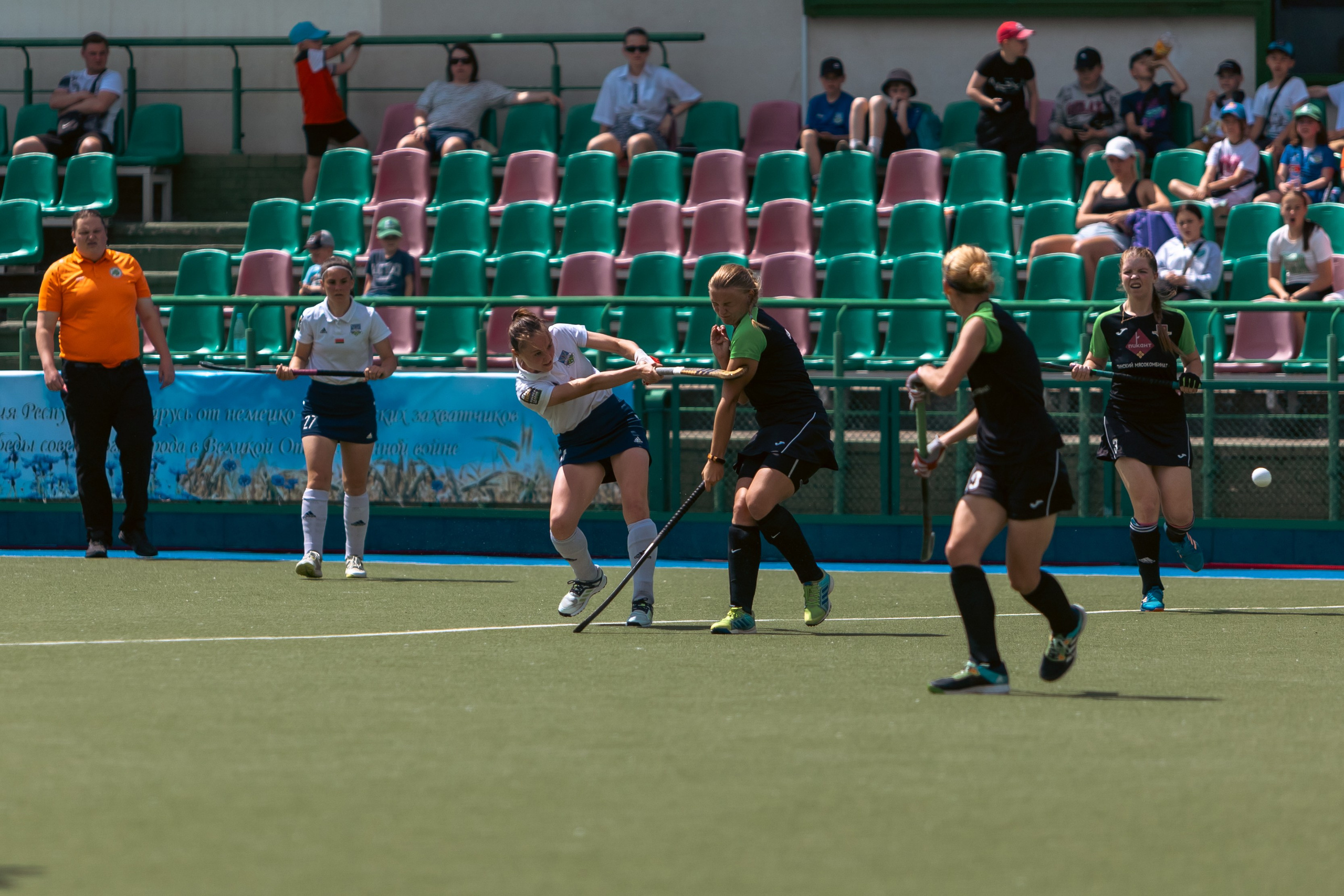 Хоккей на траве. Девушки. Минск — Текстильщик 29.052024. Профессиональный интерьерный и репортажный фотограф Минск и РБ. Максим Орлов