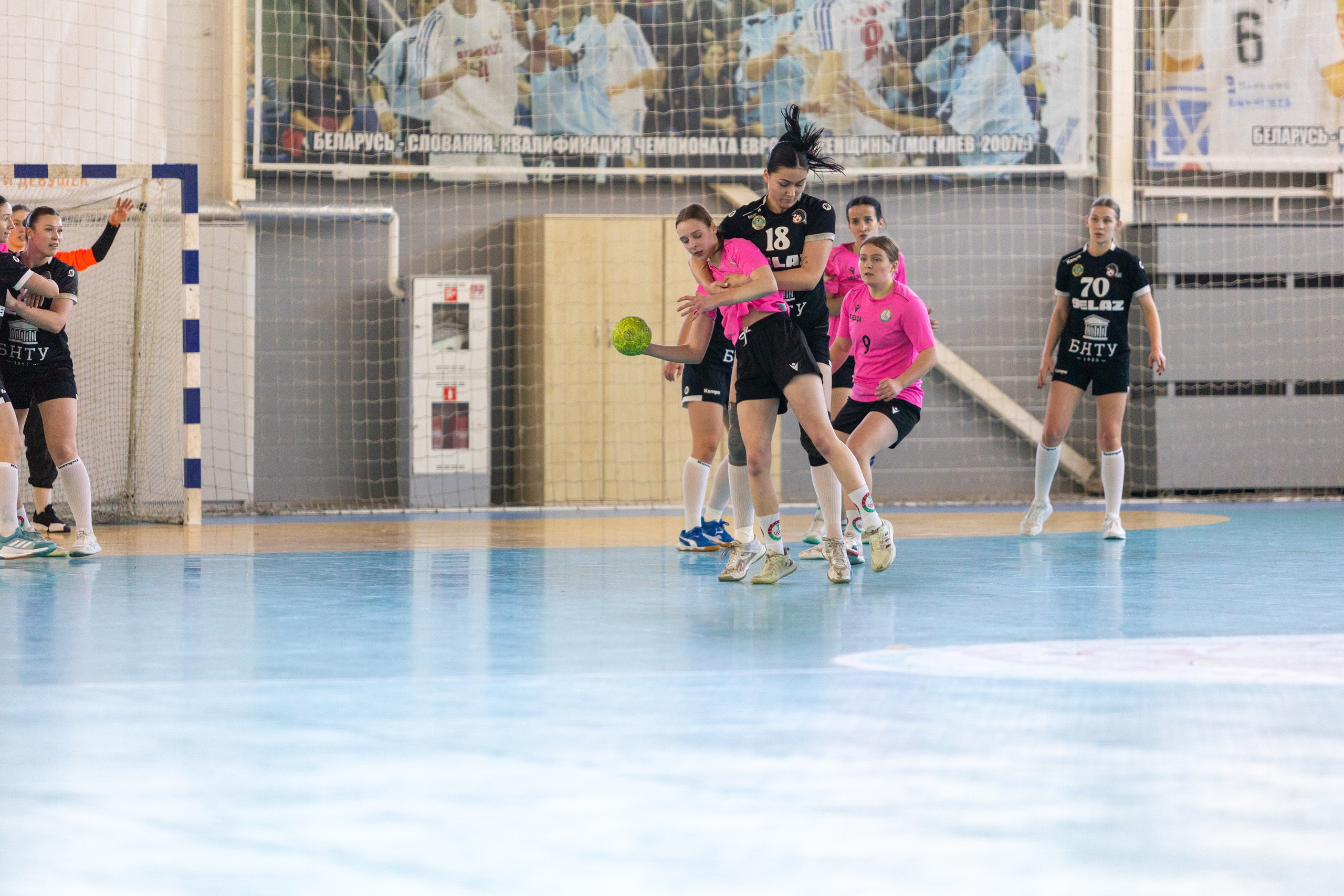 Женский гандбол. Лучшие кадры. БНТУ — Звезда. 08.02.2025. Профессиональный интерьерный и репортажный фотограф Минск и РБ. Максим Орлов