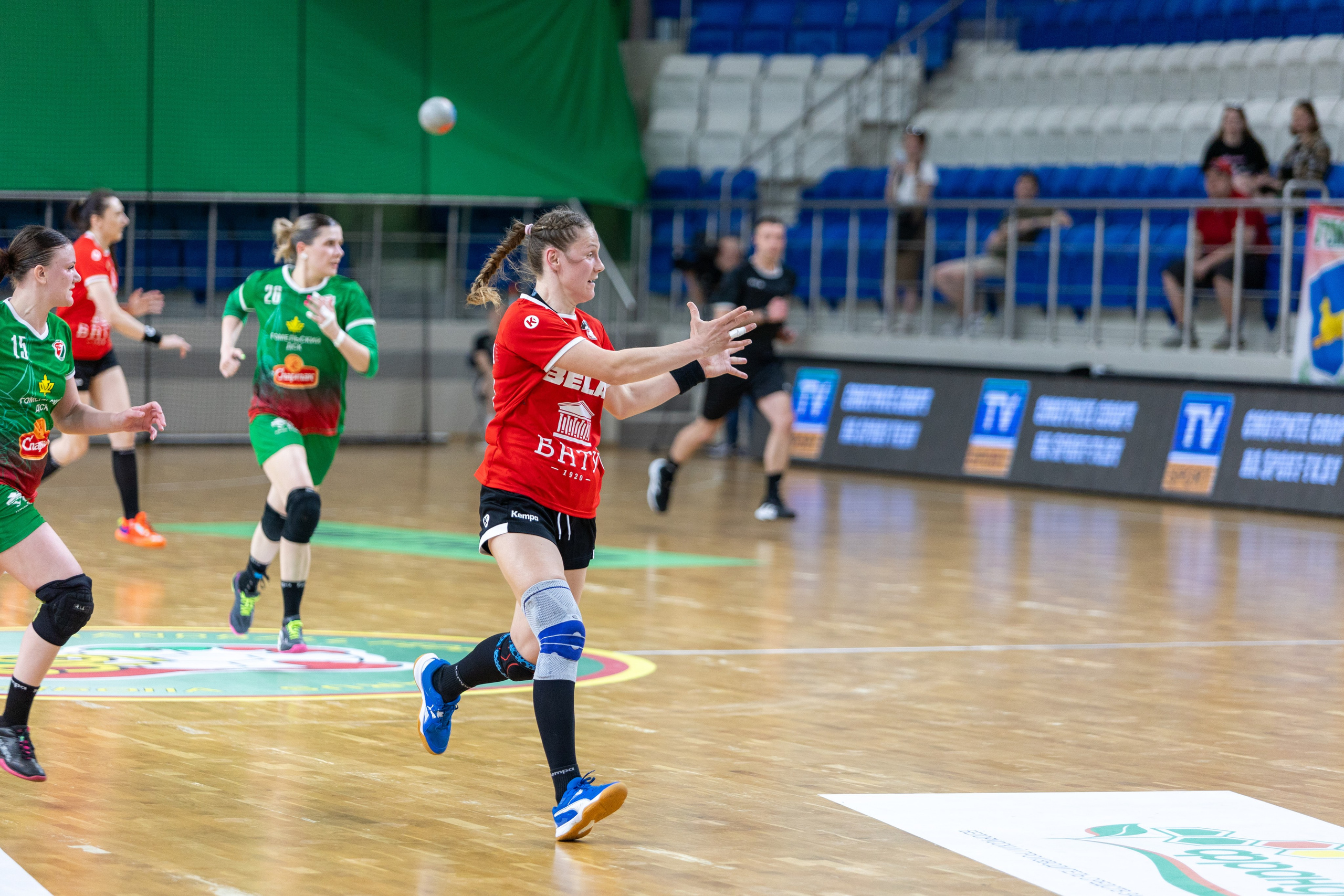 Гандбол. Финал. БНТУ — Гомель. 25.05.2024. Профессиональный интерьерный и репортажный фотограф Минск и РБ. Максим Орлов