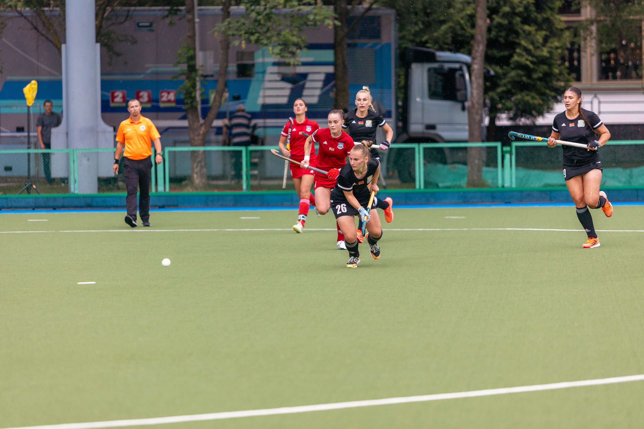 Хоккей на траве. Девушки. ХК Минск — ХК Виктория (Смолевичи) 10.06.2024. Профессиональный интерьерный и репортажный фотограф Минск и РБ. Максим Орлов