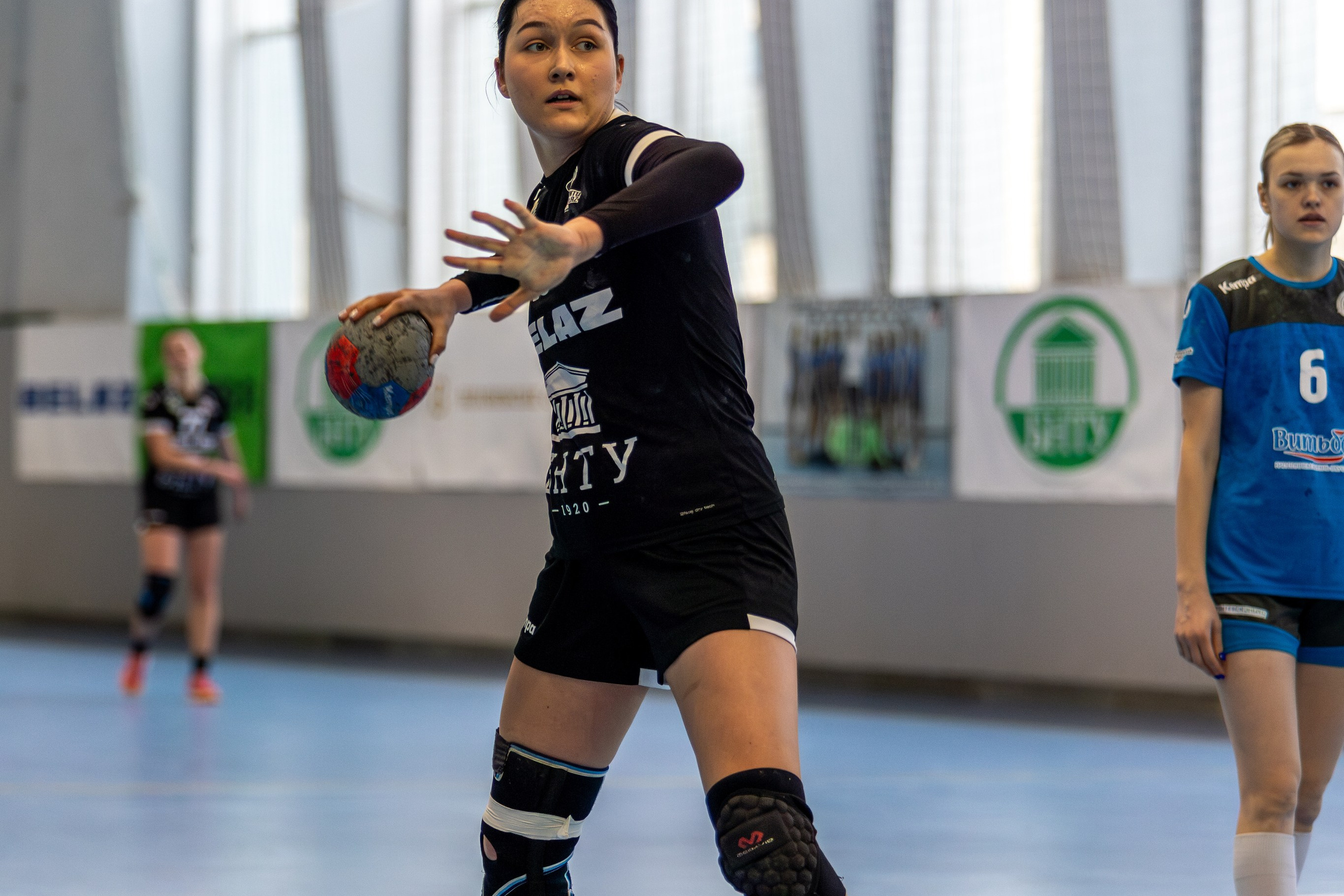 Гандбол. Лучшие кадры. БНТУ — Витебчанка. Профессиональный интерьерный и репортажный фотограф Минск и РБ. Максим Орлов