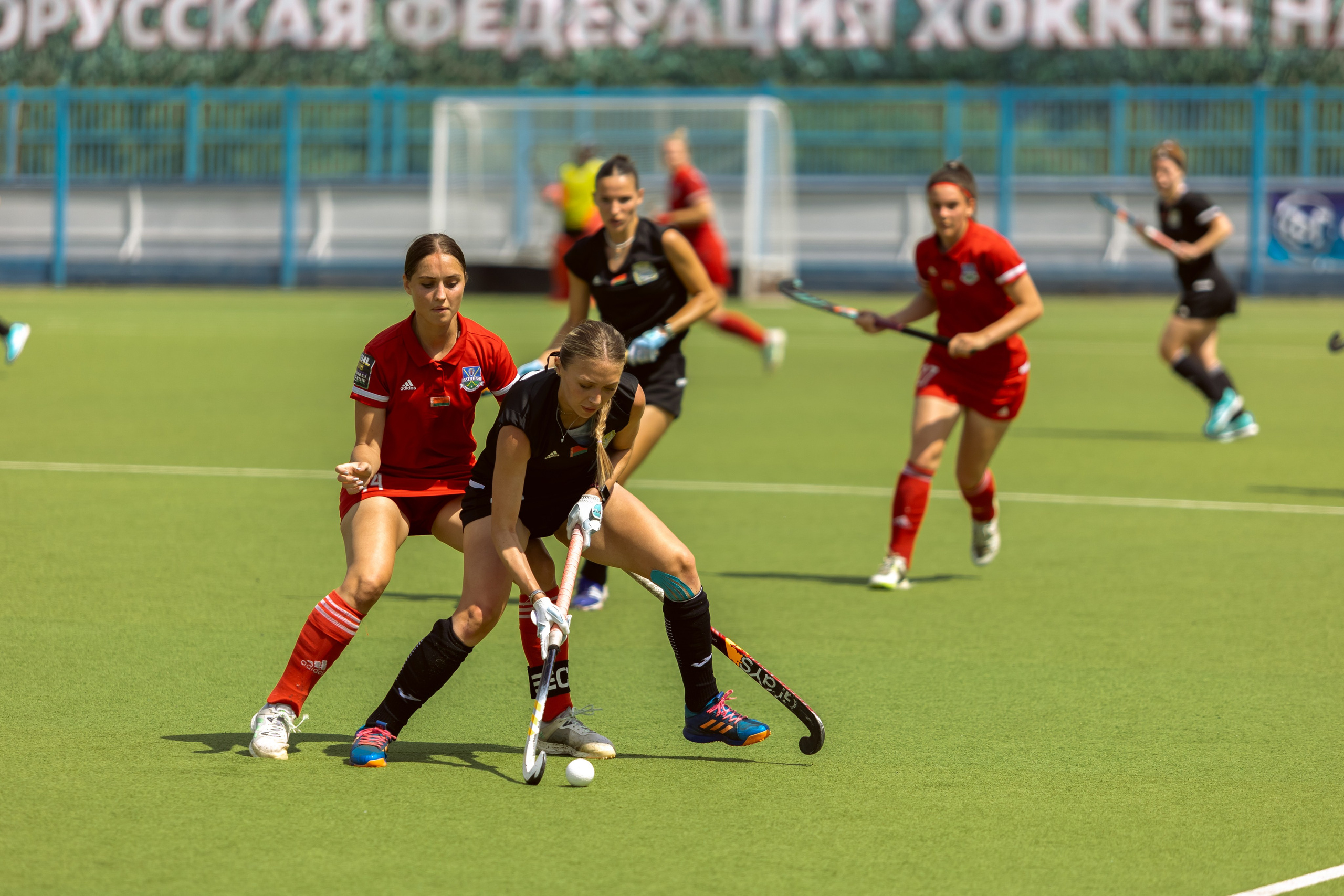 Хоккей на траве. Девушки. Минск — Виктория. 16.06.2024. Профессиональный интерьерный и репортажный фотограф Минск и РБ. Максим Орлов
