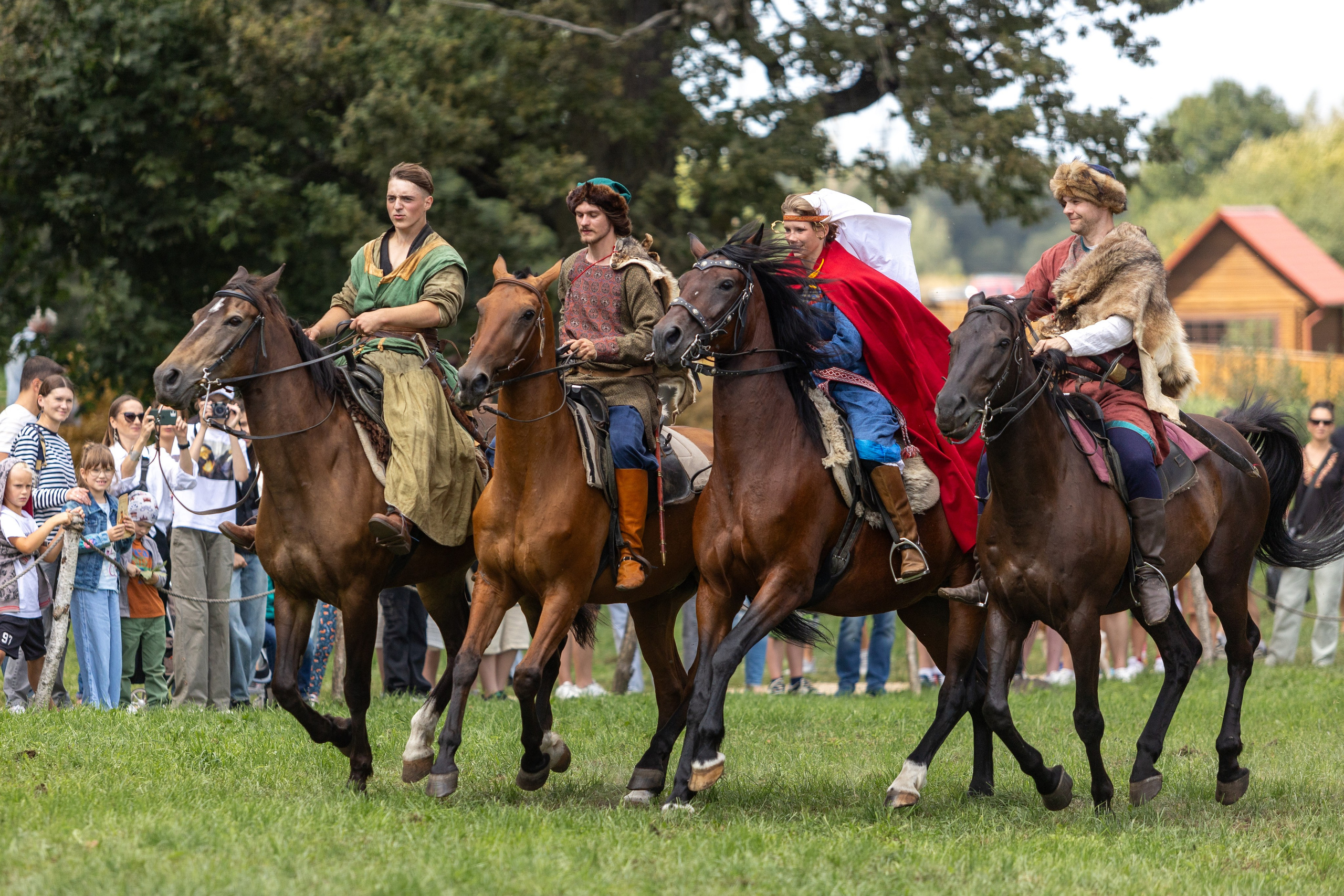 Ежегодный фестиваль средневековья в Дукоре. Профессиональный интерьерный и репортажный фотограф Минск и РБ. Максим Орлов