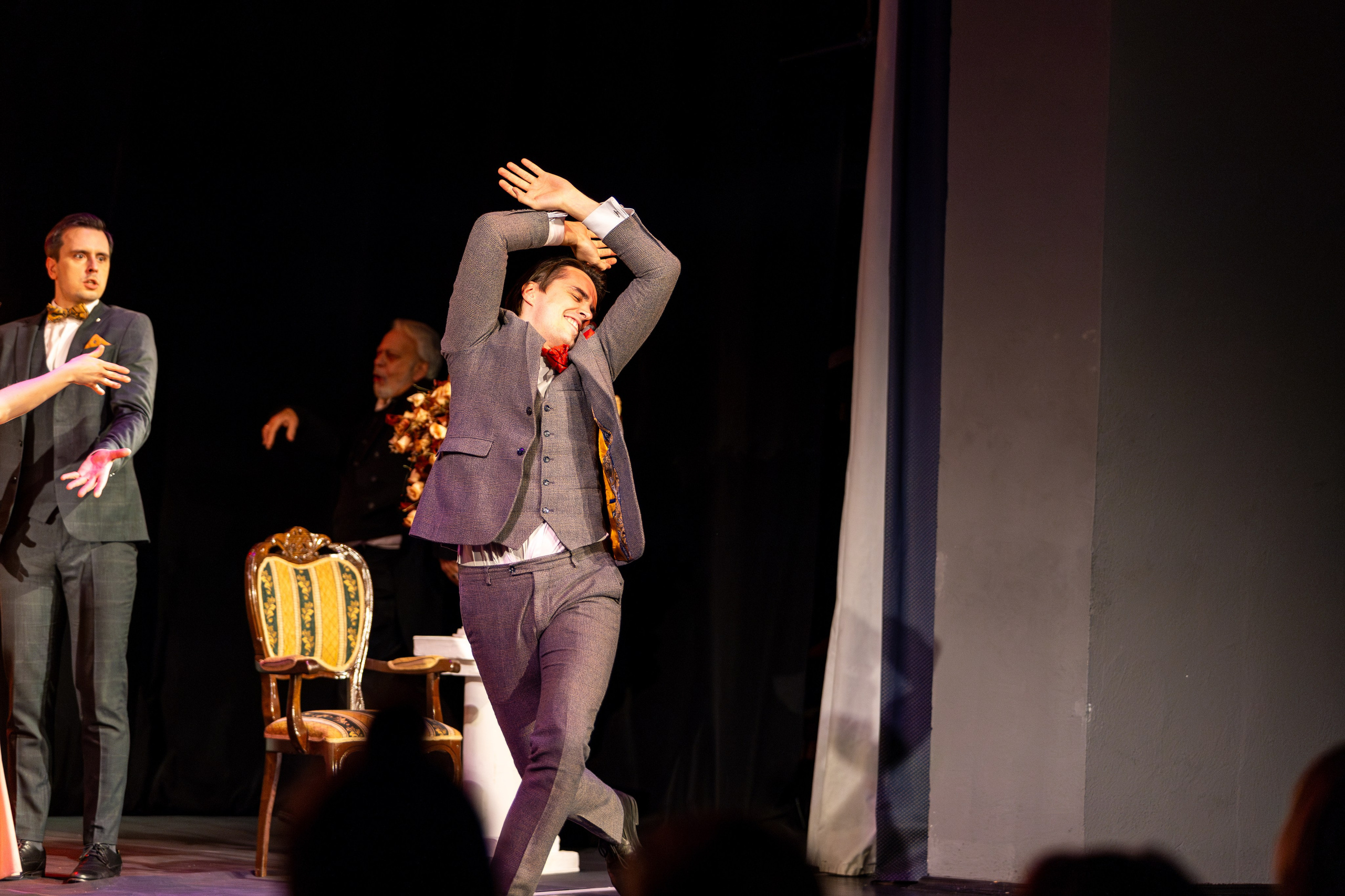 Новый театр «Как важно быть серьезным». Профессиональный интерьерный и репортажный фотограф Минск и РБ. Максим Орлов