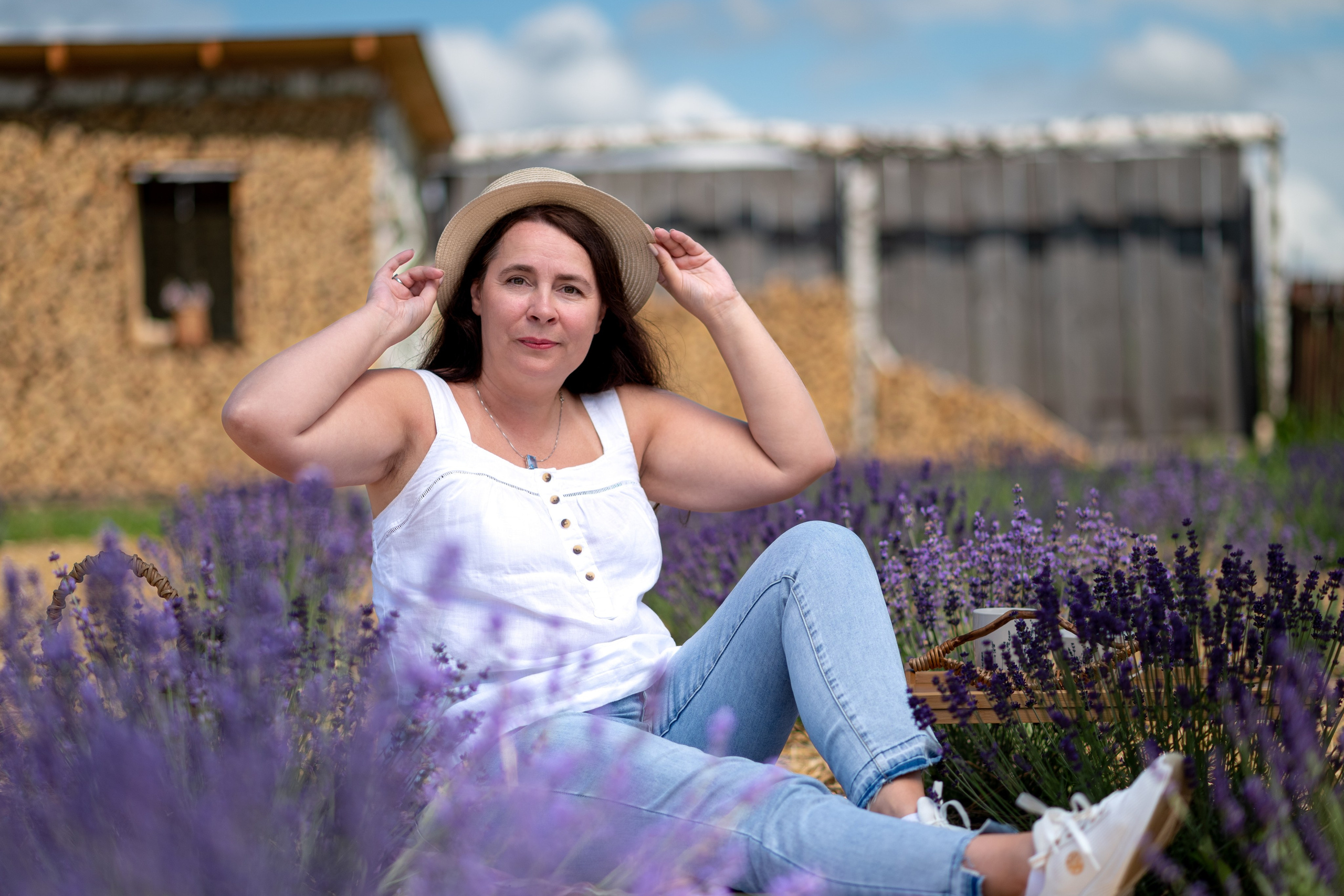 Катя и Оксана в лаванде. Профессиональный интерьерный и репортажный фотограф Минск и РБ. Максим Орлов