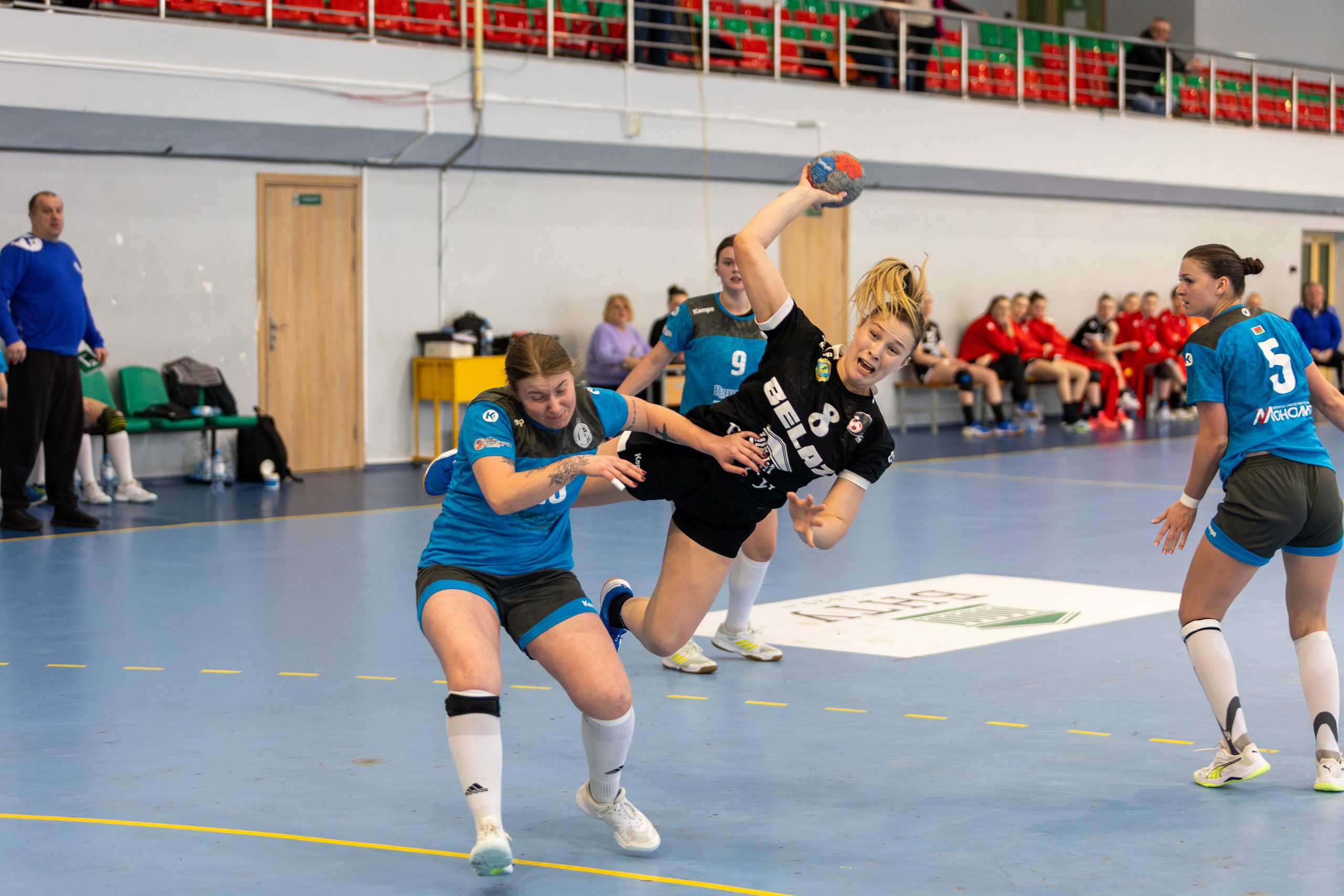 Гандбол. Лучшие кадры. БНТУ — Витебчанка. Профессиональный интерьерный и репортажный фотограф Минск и РБ. Максим Орлов