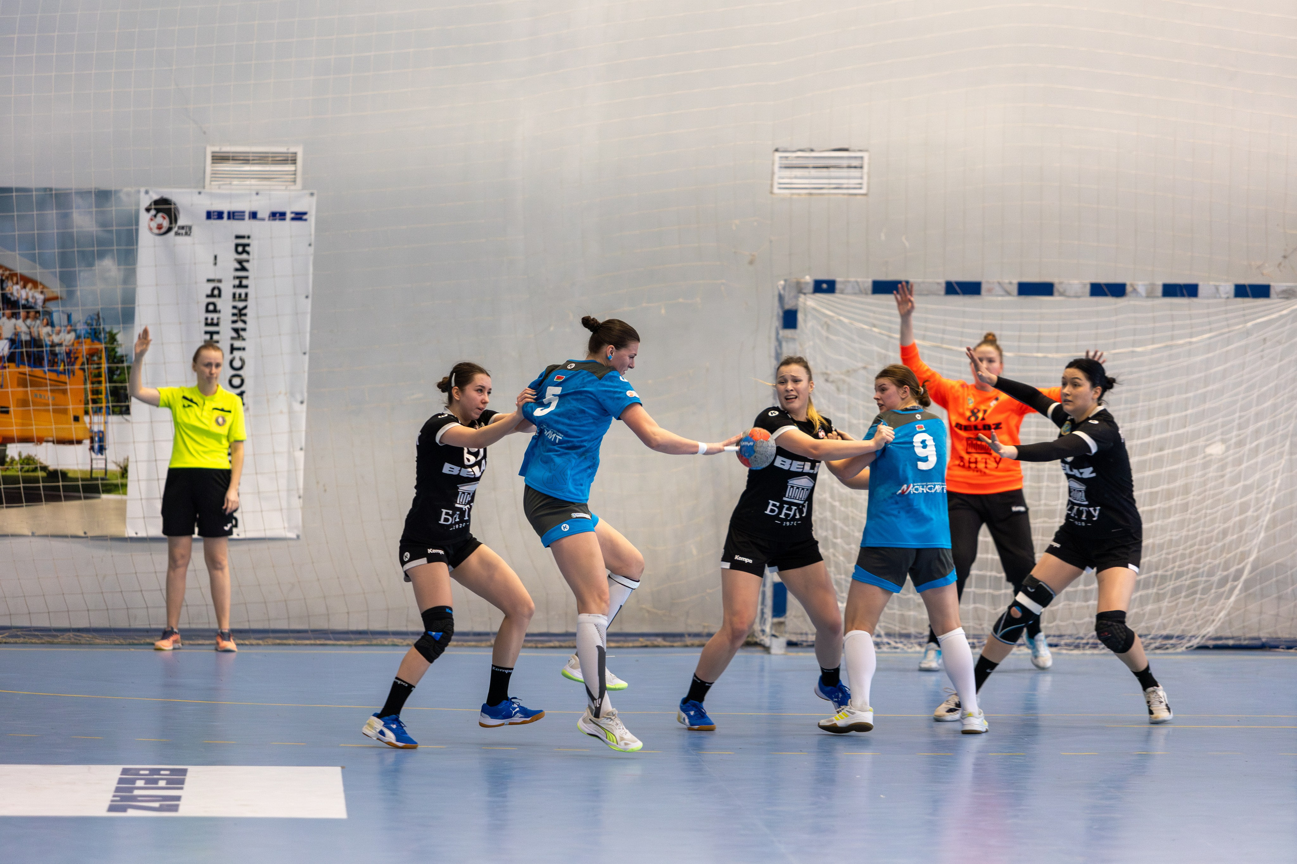 Гандбол. Лучшие кадры. БНТУ — Витебчанка. Профессиональный интерьерный и репортажный фотограф Минск и РБ. Максим Орлов