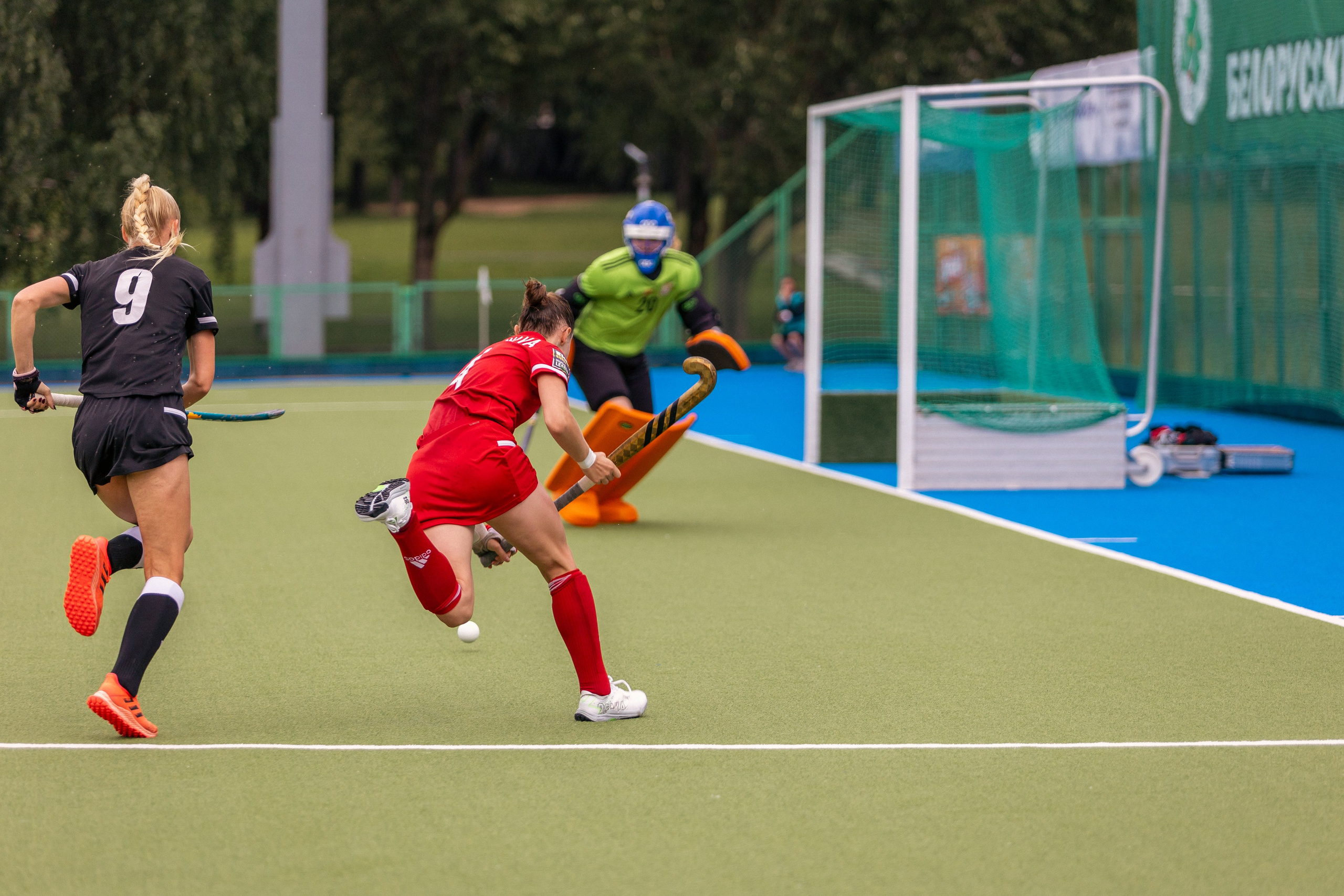 Хоккей на траве. Девушки. ХК Минск — ХК Виктория (Смолевичи) 10.06.2024. Профессиональный интерьерный и репортажный фотограф Минск и РБ. Максим Орлов