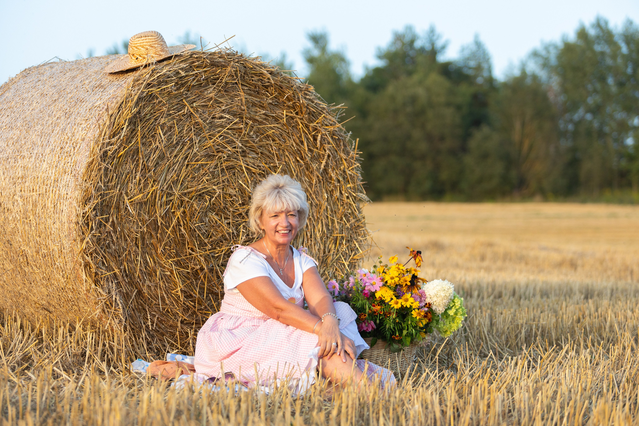 Фотосъемка в поле с Анной Николаевной. Профессиональный интерьерный и репортажный фотограф Минск и РБ. Максим Орлов