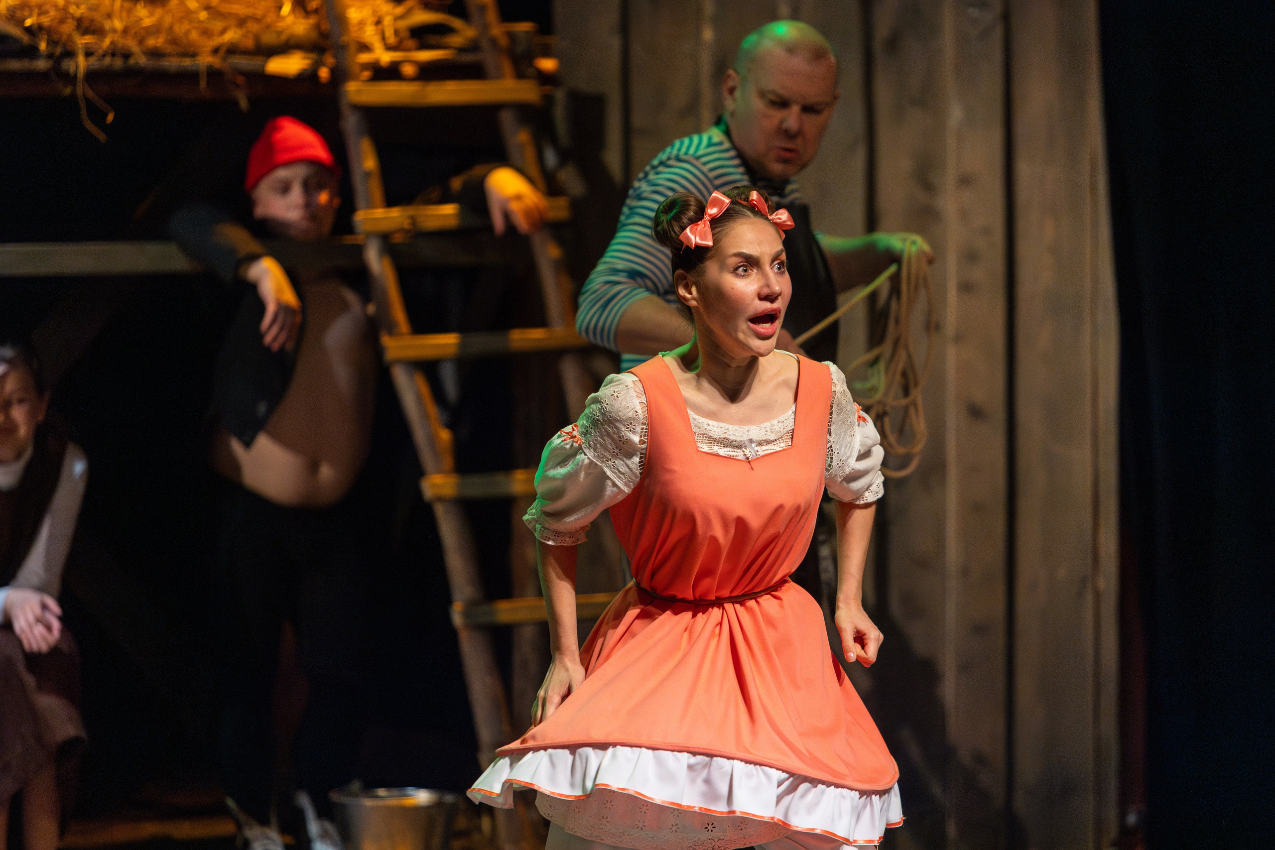 Театр белорусской армии «Очень простая история». Профессиональный интерьерный и репортажный фотограф Минск и РБ. Максим Орлов