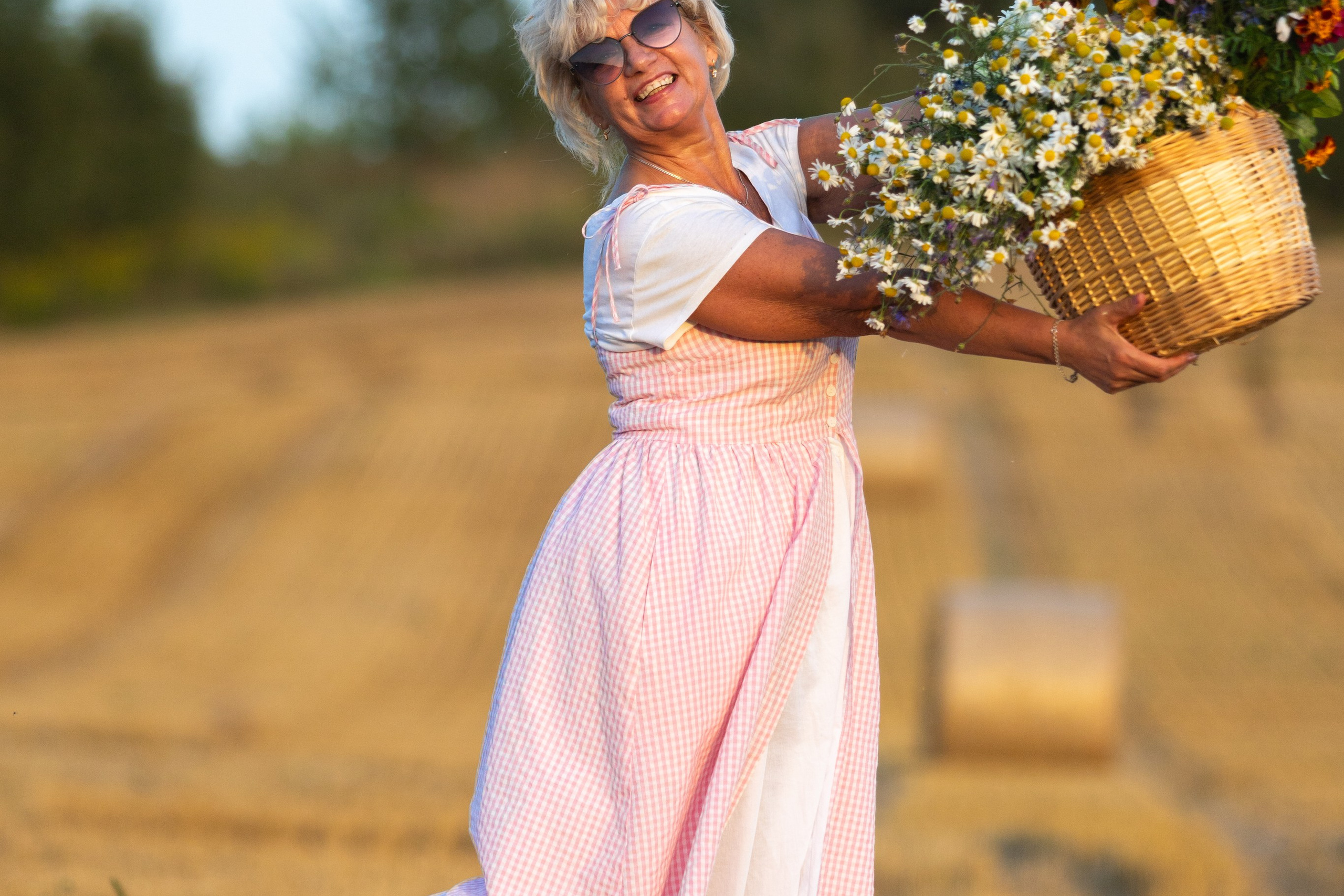 Фотосъемка в поле с Анной Николаевной. Профессиональный интерьерный и репортажный фотограф Минск и РБ. Максим Орлов