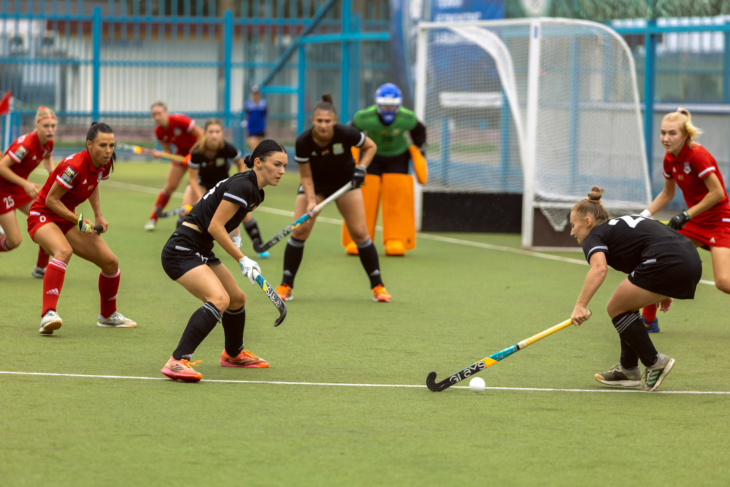 Хоккей на траве. Девушки. Минск — Виктория. 16.06.2024. Профессиональный интерьерный и репортажный фотограф Минск и РБ. Максим Орлов