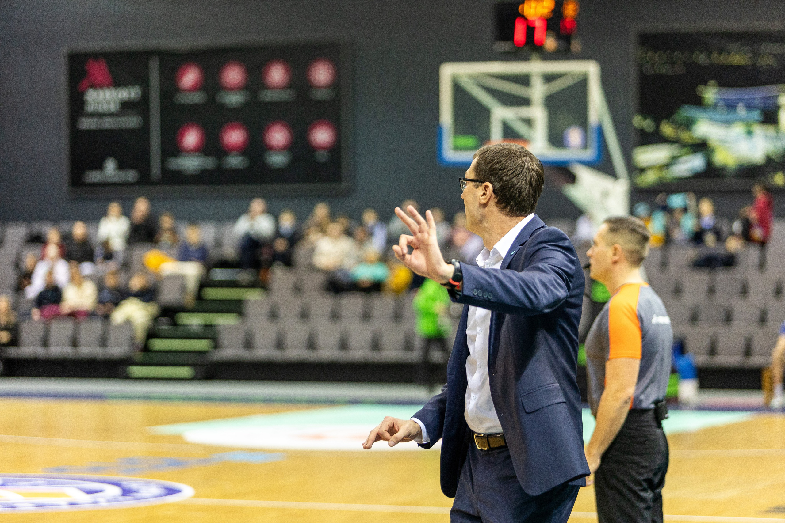 Баскетбол. Лучшие кадры. Минск — Енисей. 11.12.2023. Профессиональный интерьерный и репортажный фотограф Минск и РБ. Максим Орлов