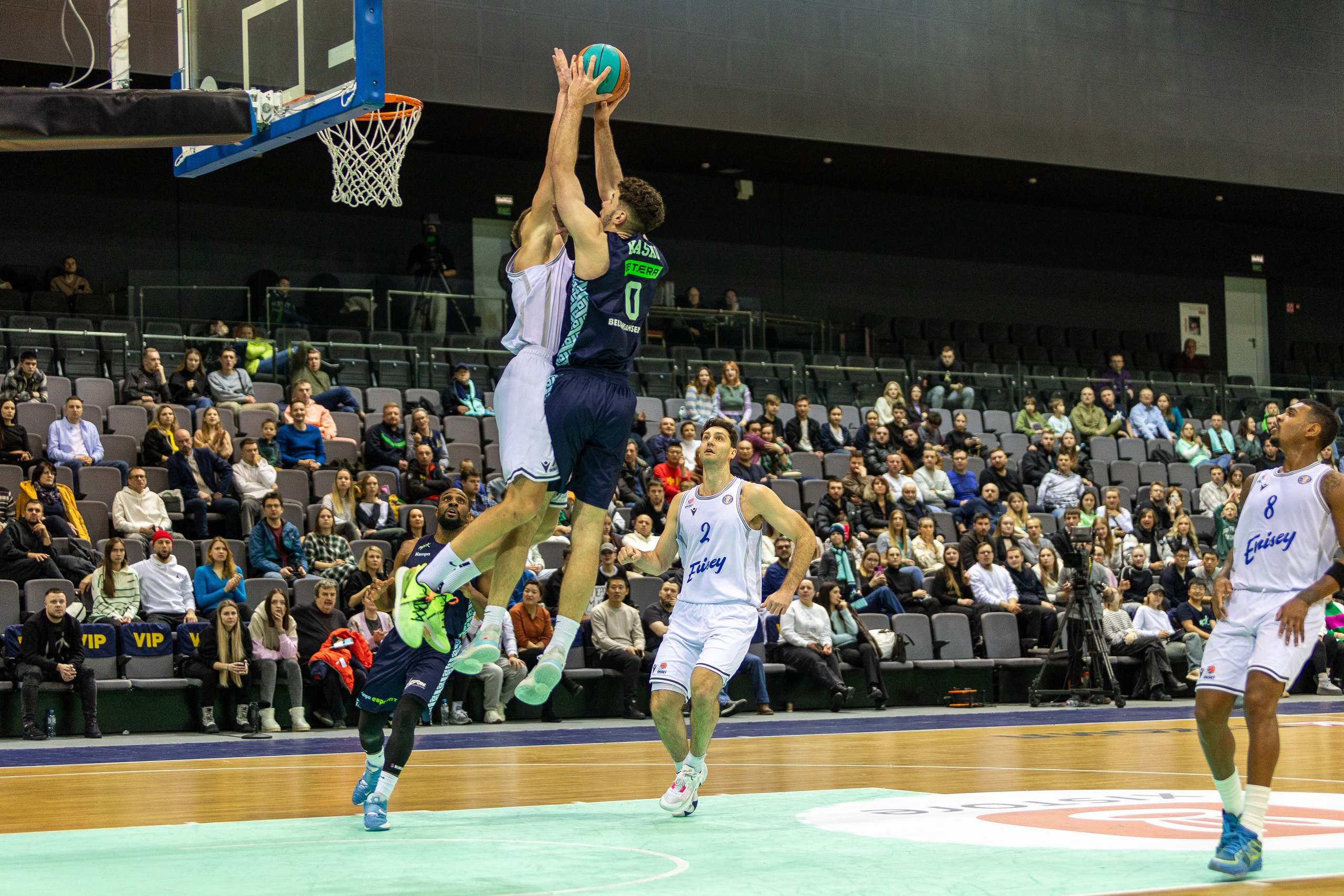 Баскетбол. Лучшие кадры. Минск — Енисей. 11.12.2023. Профессиональный интерьерный и репортажный фотограф Минск и РБ. Максим Орлов